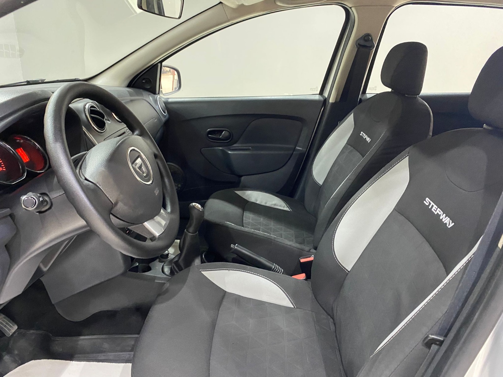 2015 Dizel Manuel Dacia Sandero Gri Gürel Tasarım Aksesuar Otomotiv San. Tic. Ltd. Şti.