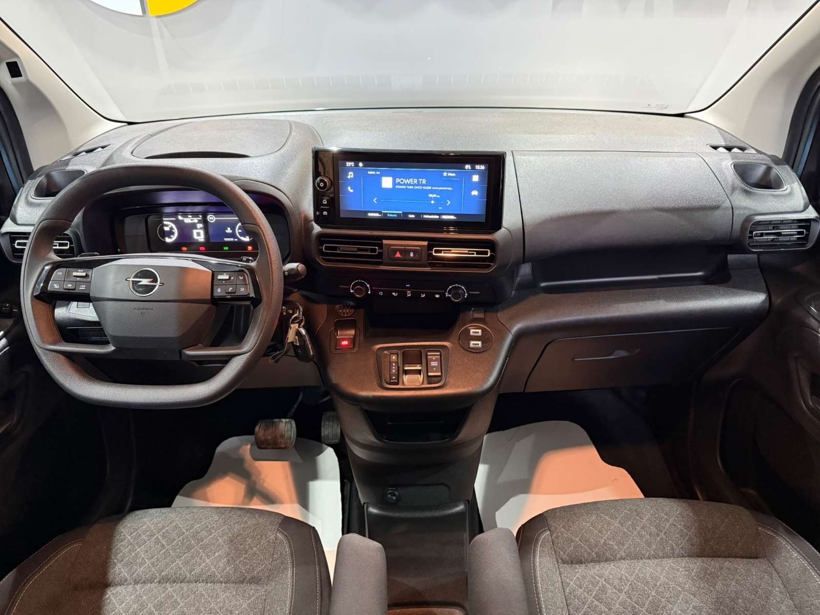 2026 Dizel Otomatik Opel Combo Mavi Gürel Tasarım Aksesuar Otomotiv San. Tic. Ltd. Şti.