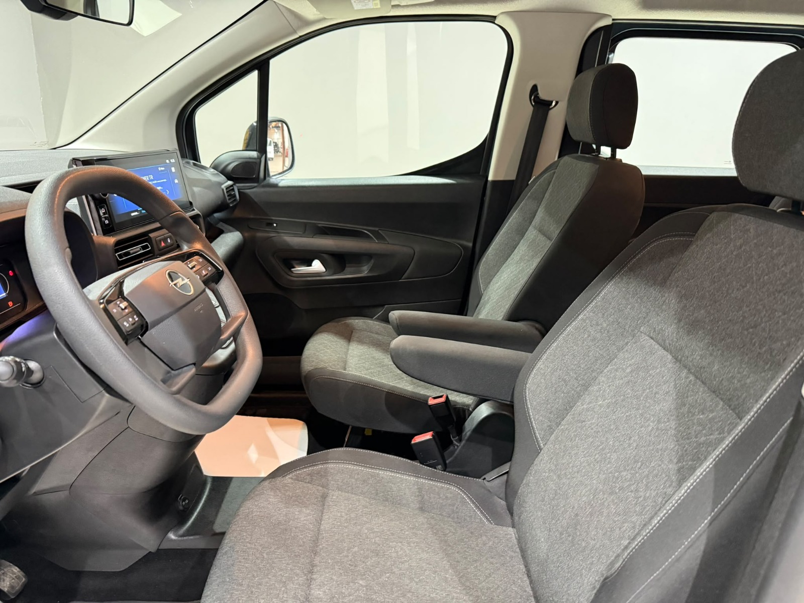 2026 Dizel Otomatik Opel Combo Mavi Gürel Tasarım Aksesuar Otomotiv San. Tic. Ltd. Şti.