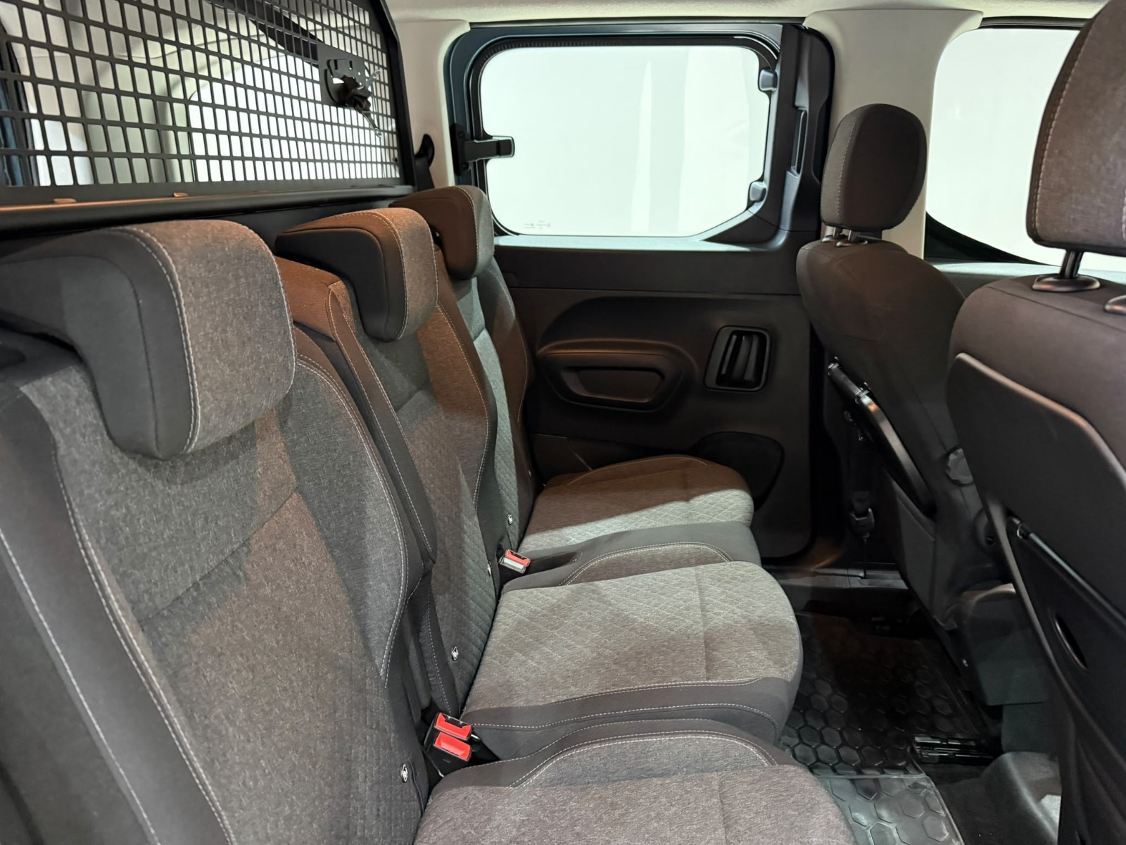 2026 Dizel Otomatik Opel Combo Mavi Gürel Tasarım Aksesuar Otomotiv San. Tic. Ltd. Şti.