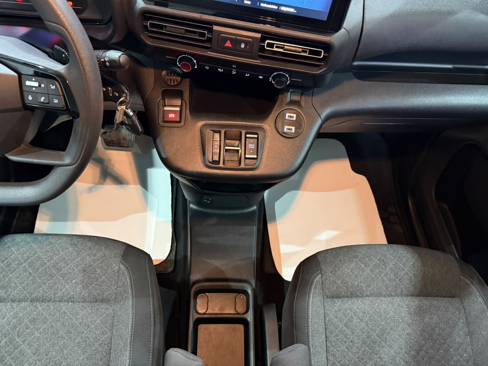 2026 Dizel Otomatik Opel Combo Mavi Gürel Tasarım Aksesuar Otomotiv San. Tic. Ltd. Şti.