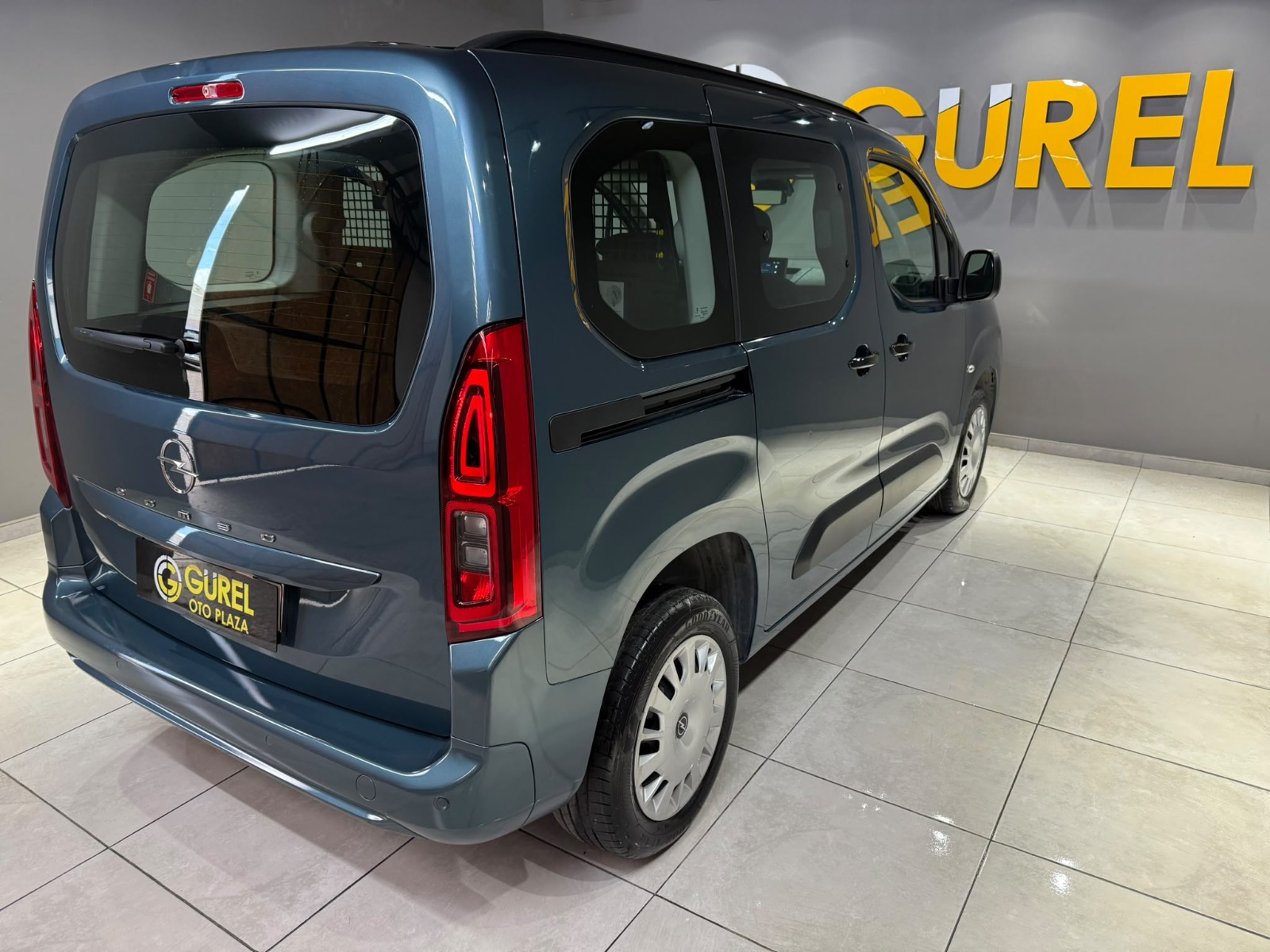 2026 Dizel Otomatik Opel Combo Mavi Gürel Tasarım Aksesuar Otomotiv San. Tic. Ltd. Şti.