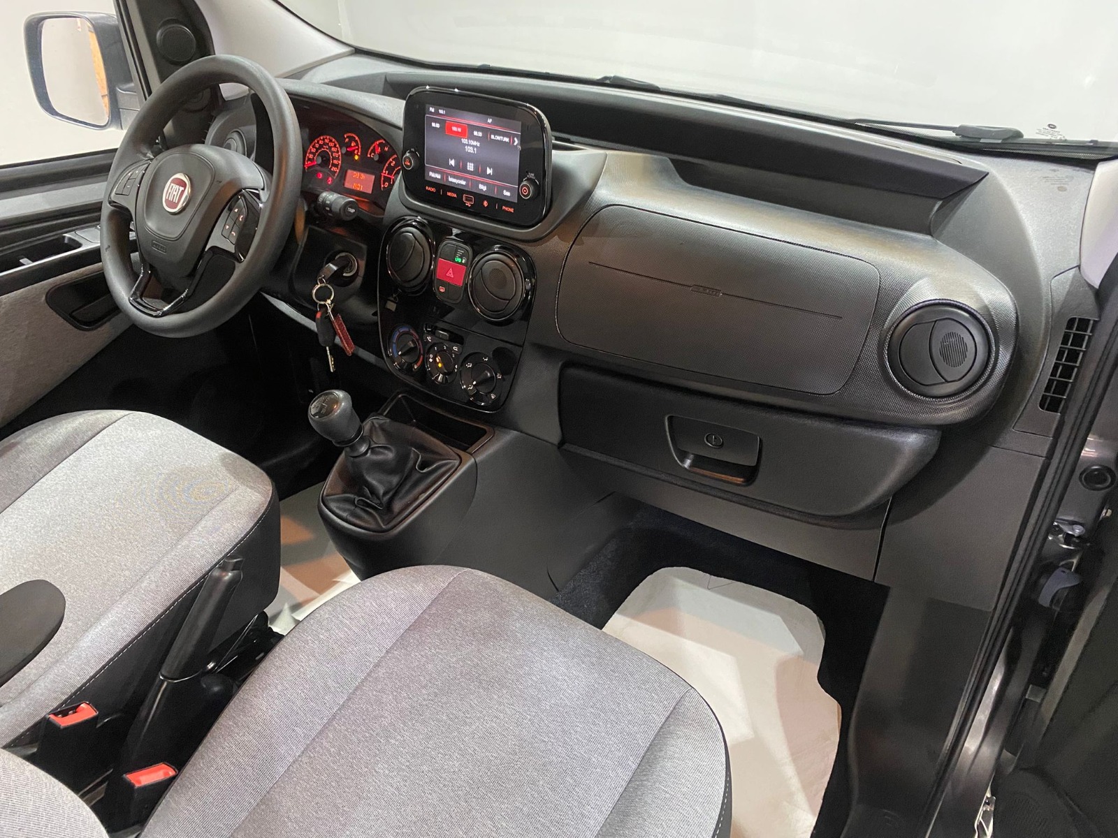 TaksitliOto.Net | 2.El Fiat Fiorino Combi 1.4 Eko Safeline | Manuel & Benzin + LPG | Gri | İzmir.2el 2023 Benzin + LPG Manuel Fiat Fiorino Gri Gürel Tasarım Aksesuar Otomotiv San. Tic. Ltd. Şti.