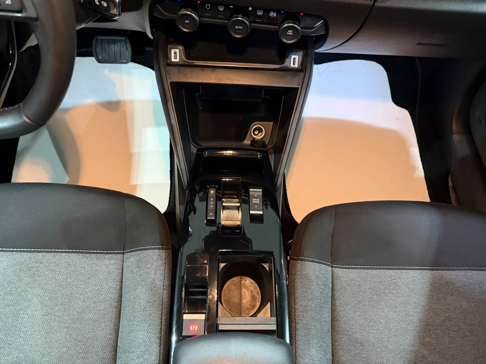 2025 Benzin Otomatik Citroen C4 X Gri Gürel Tasarım Aksesuar Otomotiv San. Tic. Ltd. Şti.