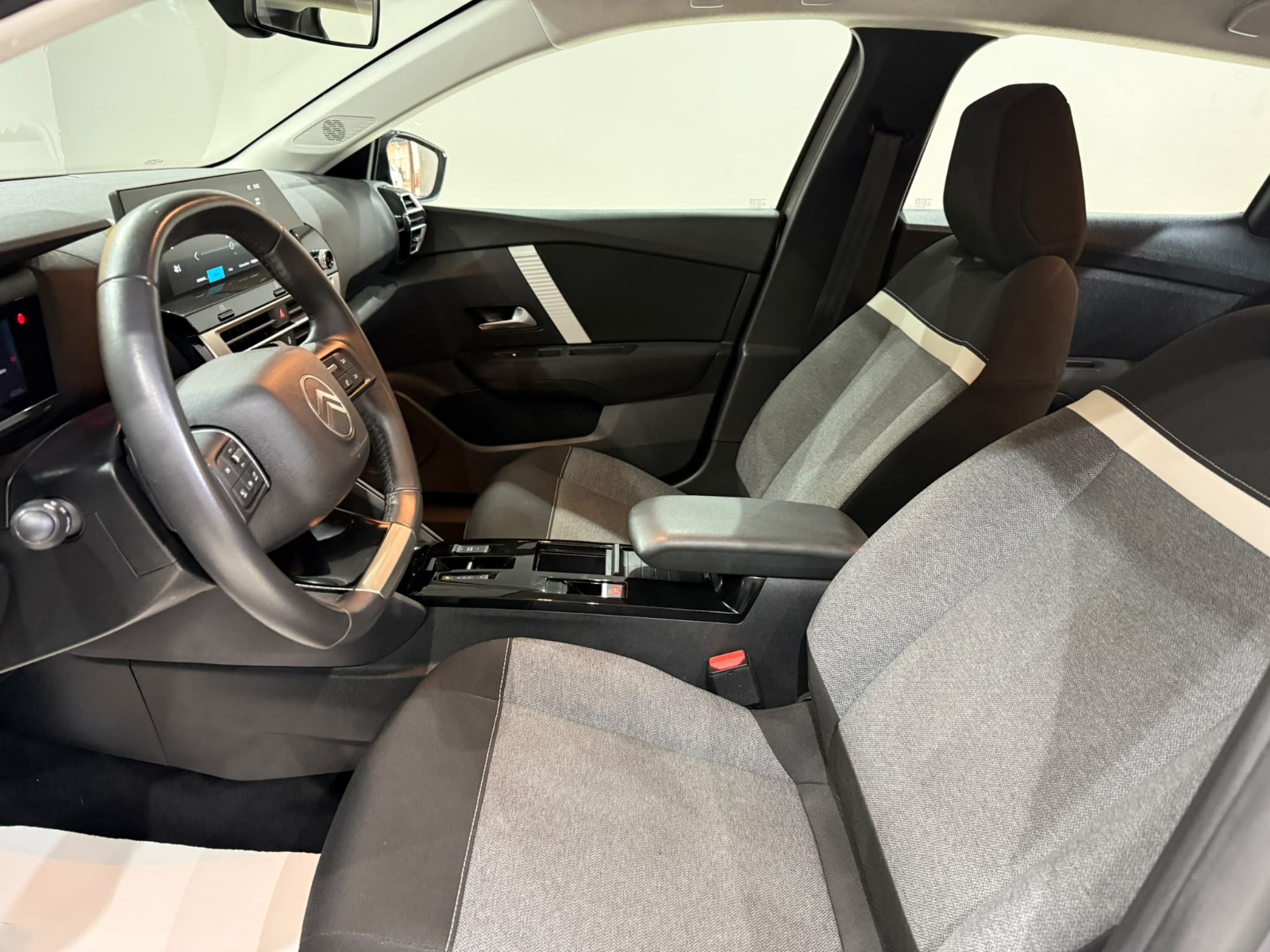 2025 Benzin Otomatik Citroen C4 X Gri Gürel Tasarım Aksesuar Otomotiv San. Tic. Ltd. Şti.