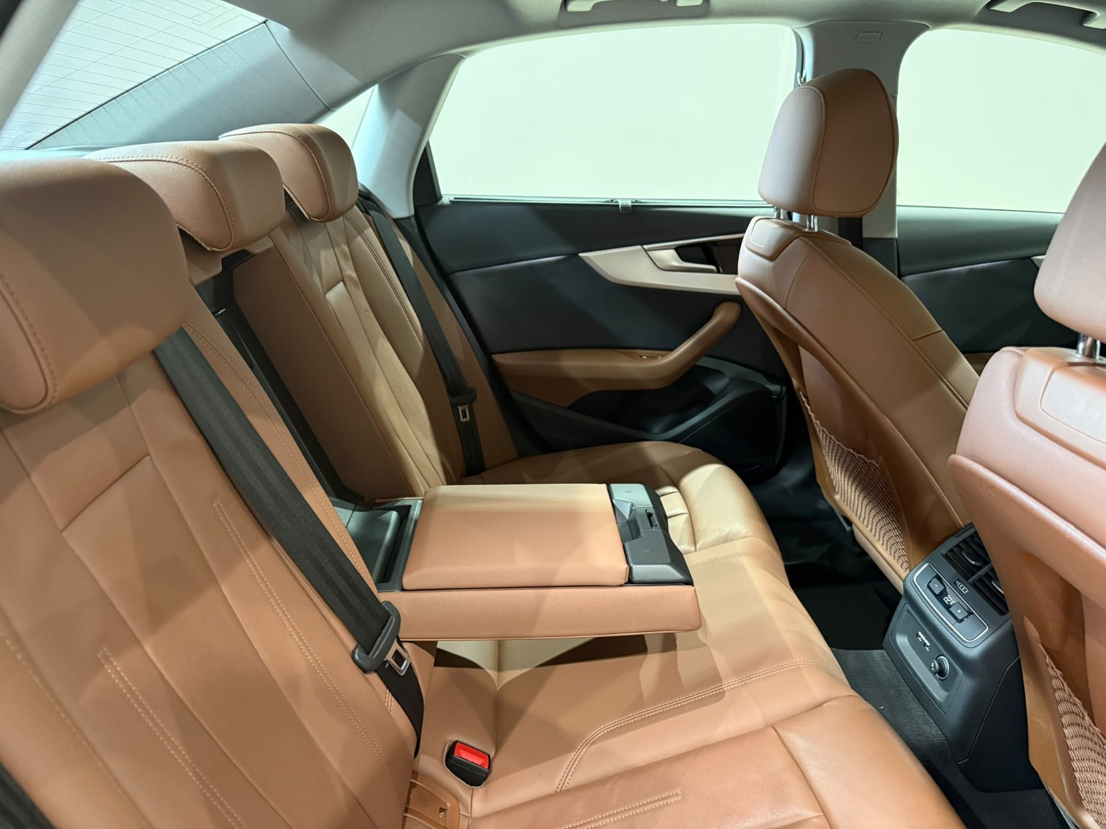 2023 Hybrid Otomatik Audi A4 Gri Gürel Tasarım Aksesuar Otomotiv San. Tic. Ltd. Şti.