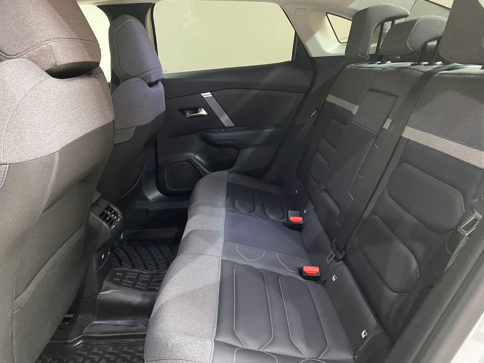 2023 Benzin Otomatik Citroen C4 X Beyaz Gürel Tasarım Aksesuar Otomotiv San. Tic. Ltd. Şti.