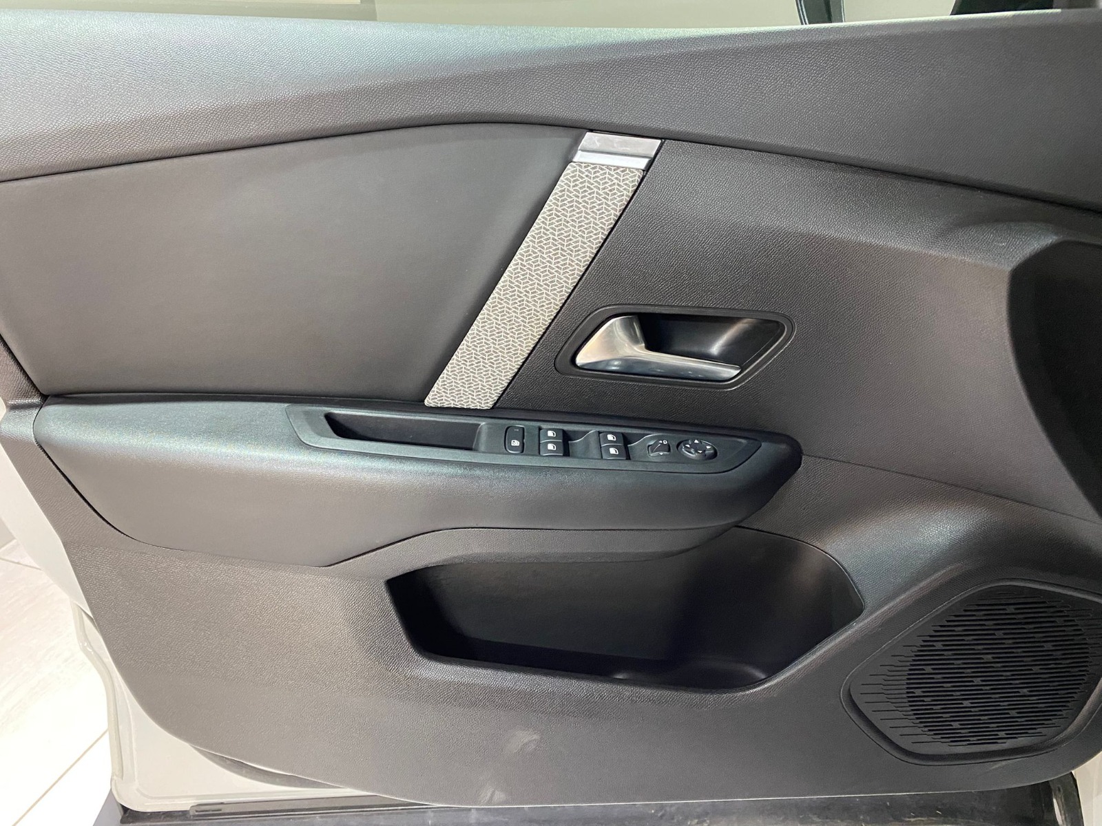 2023 Benzin Otomatik Citroen C4 X Beyaz Gürel Tasarım Aksesuar Otomotiv San. Tic. Ltd. Şti.