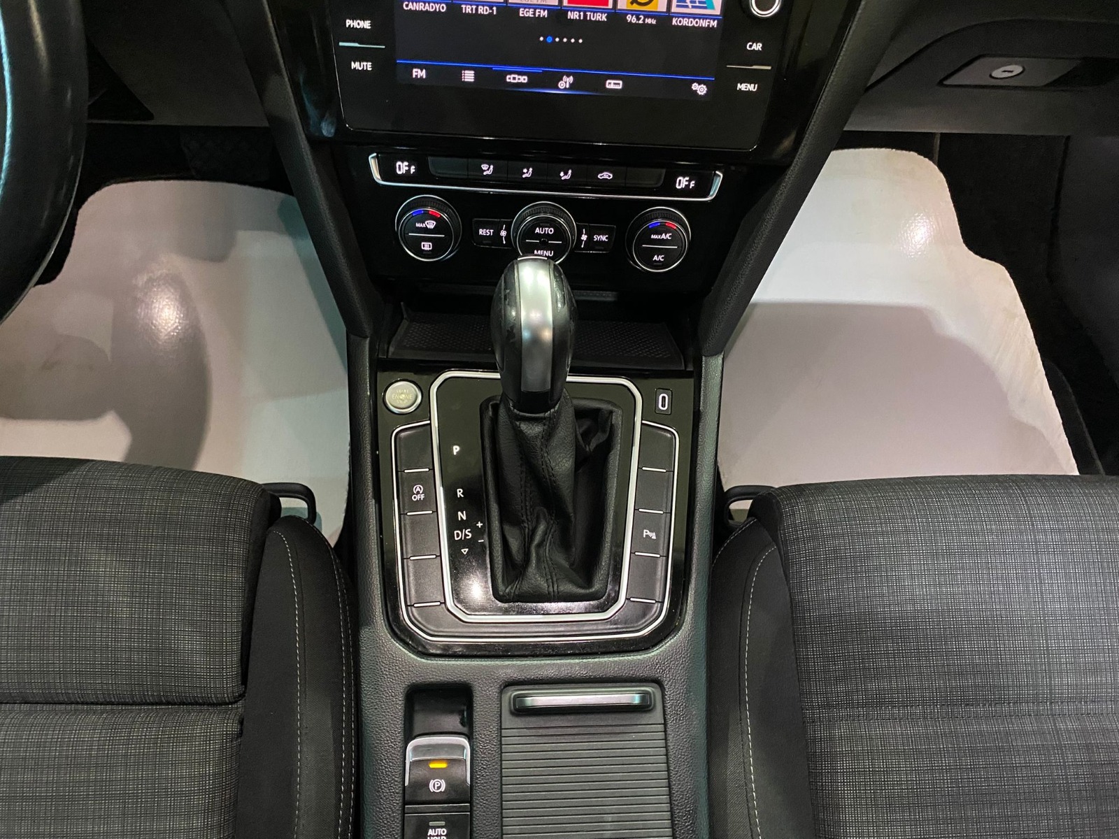2020 Benzin Otomatik Volkswagen Passat Siyah Gürel Tasarım Aksesuar Otomotiv San. Tic. Ltd. Şti.
