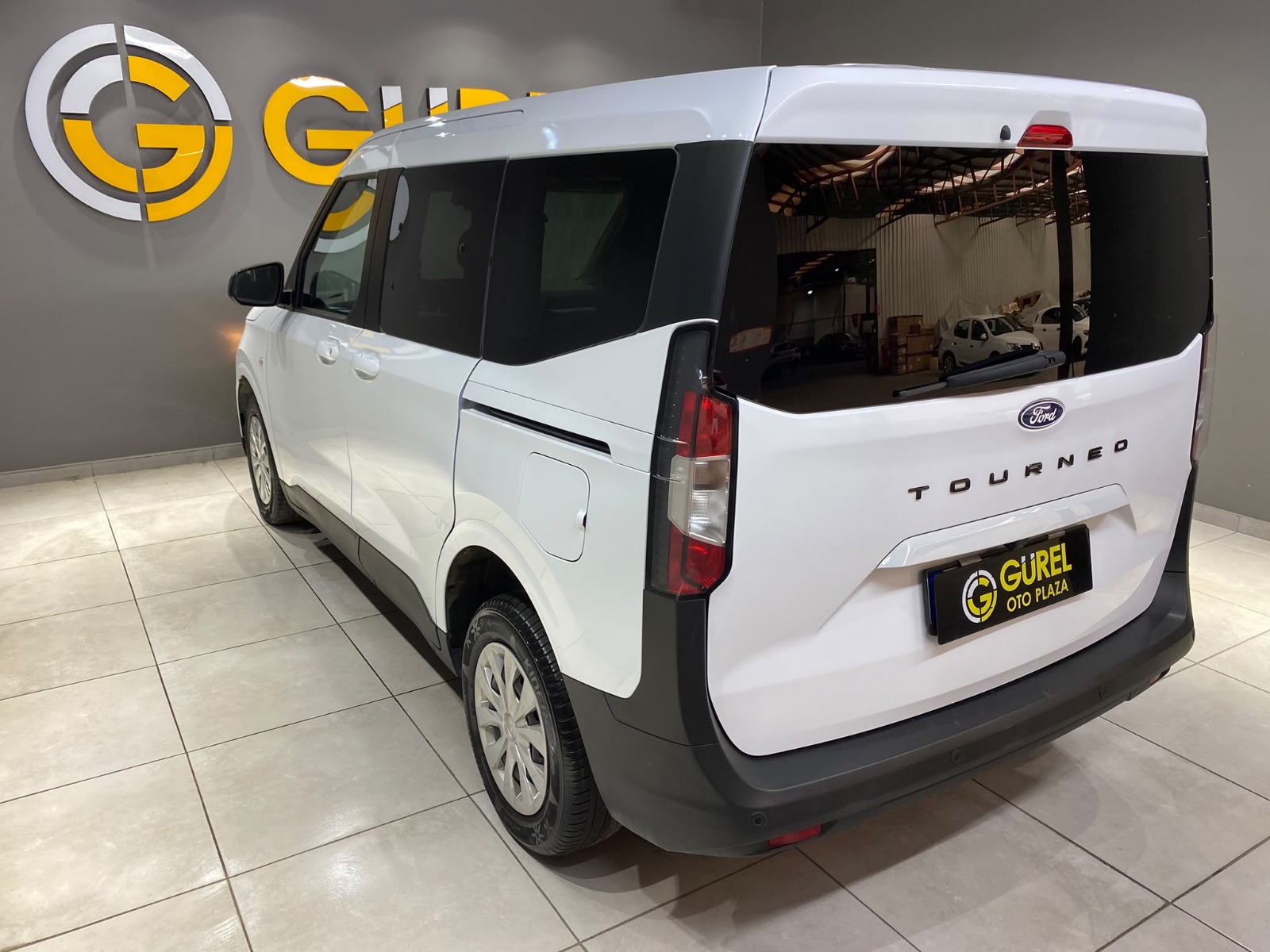 2024 Benzin Otomatik Ford Tourneo Courier Beyaz Gürel Tasarım Aksesuar Otomotiv San. Tic. Ltd. Şti.