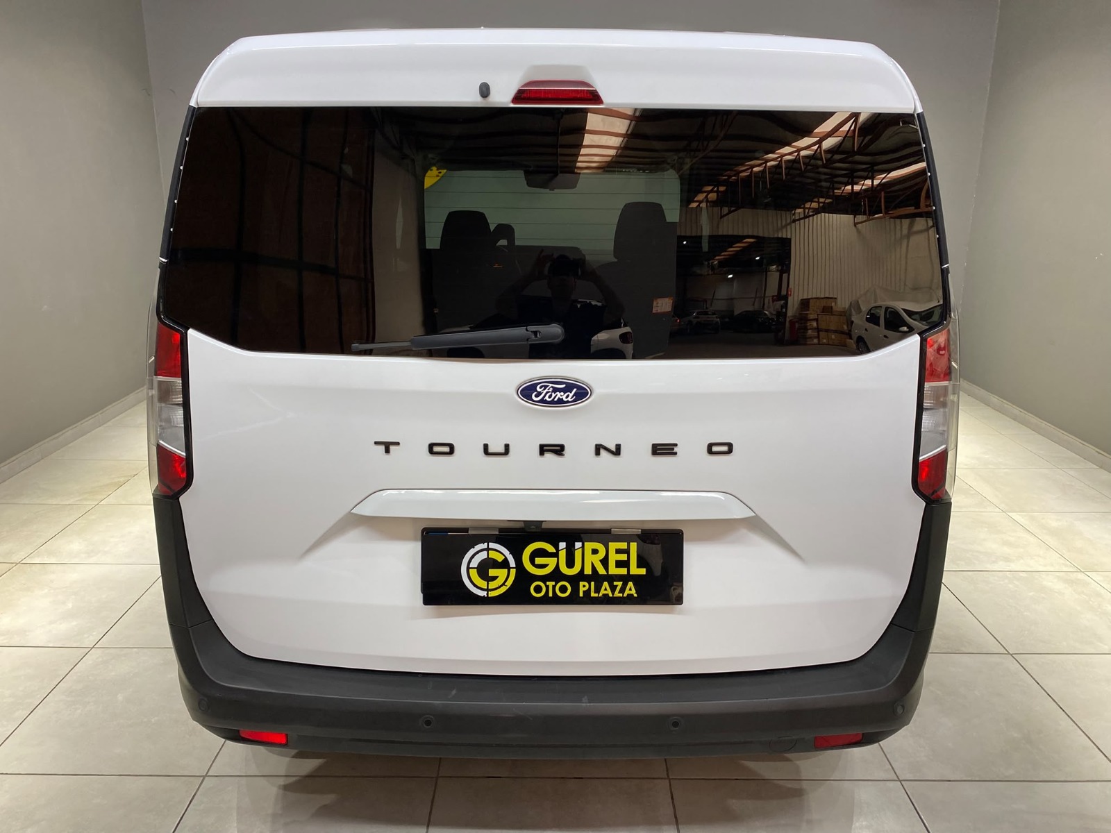 2024 Benzin Otomatik Ford Tourneo Courier Beyaz Gürel Tasarım Aksesuar Otomotiv San. Tic. Ltd. Şti.