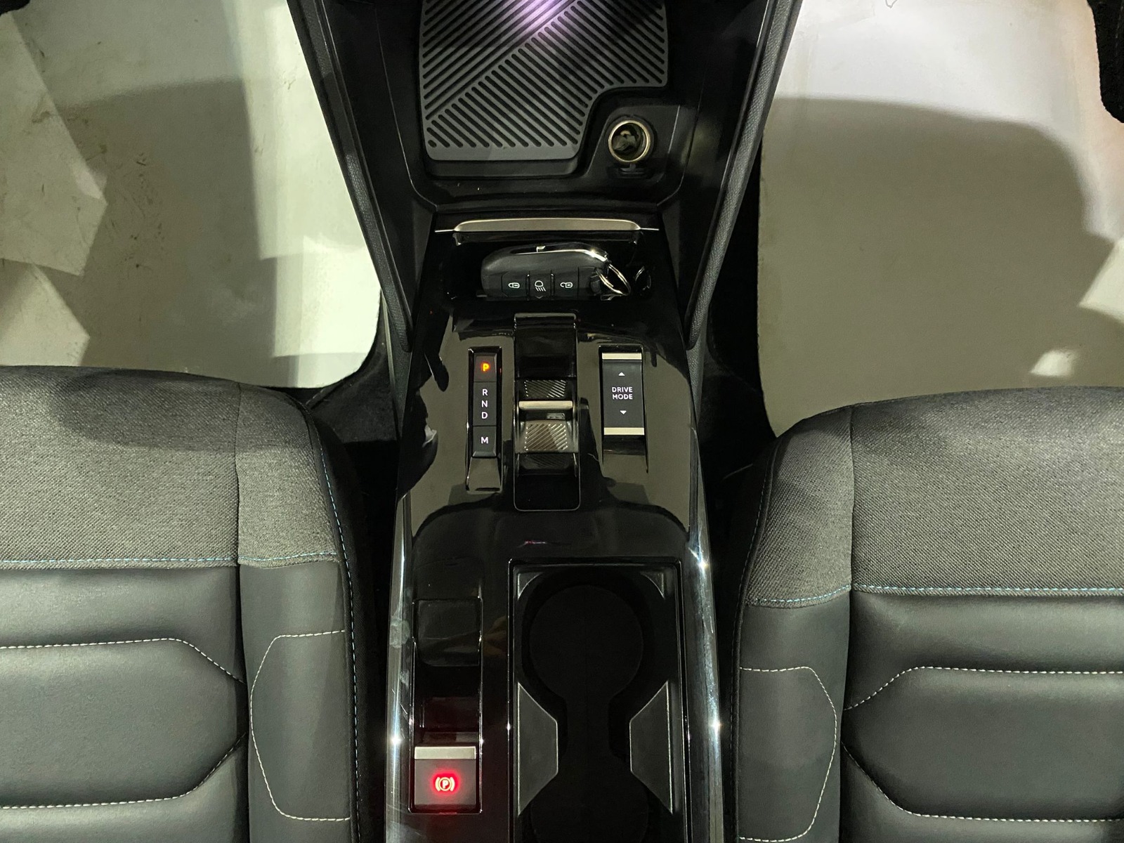 2024 Benzin Otomatik Citroen C4 X Lacivert Gürel Tasarım Aksesuar Otomotiv San. Tic. Ltd. Şti.