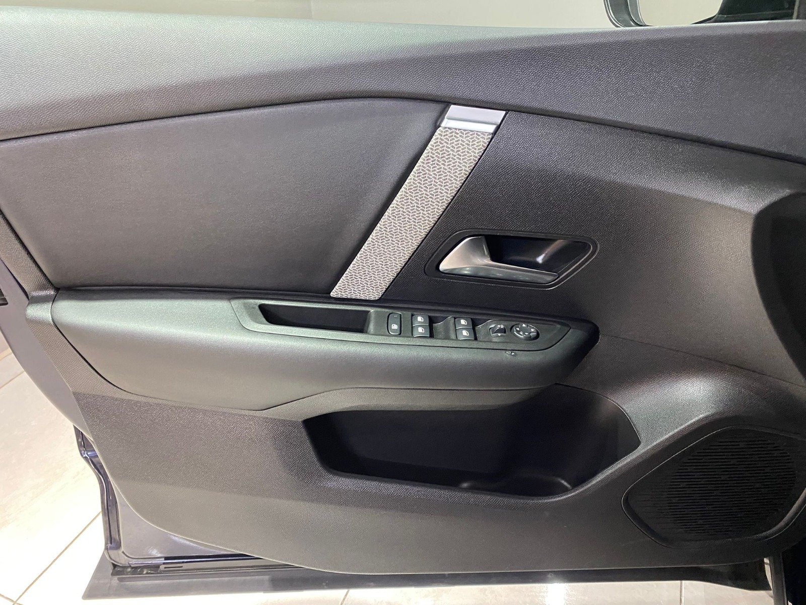 2024 Benzin Otomatik Citroen C4 X Lacivert Gürel Tasarım Aksesuar Otomotiv San. Tic. Ltd. Şti.