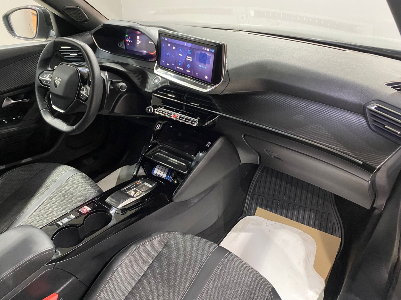 2024 Benzin Otomatik Peugeot 2008 Gri Gürel Tasarım Aksesuar Otomotiv San. Tic. Ltd. Şti.