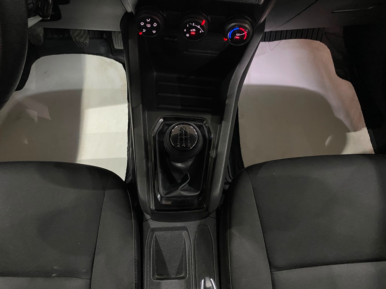 2022 Benzin Manuel Renault Clio Beyaz Gürel Tasarım Aksesuar Otomotiv San. Tic. Ltd. Şti.