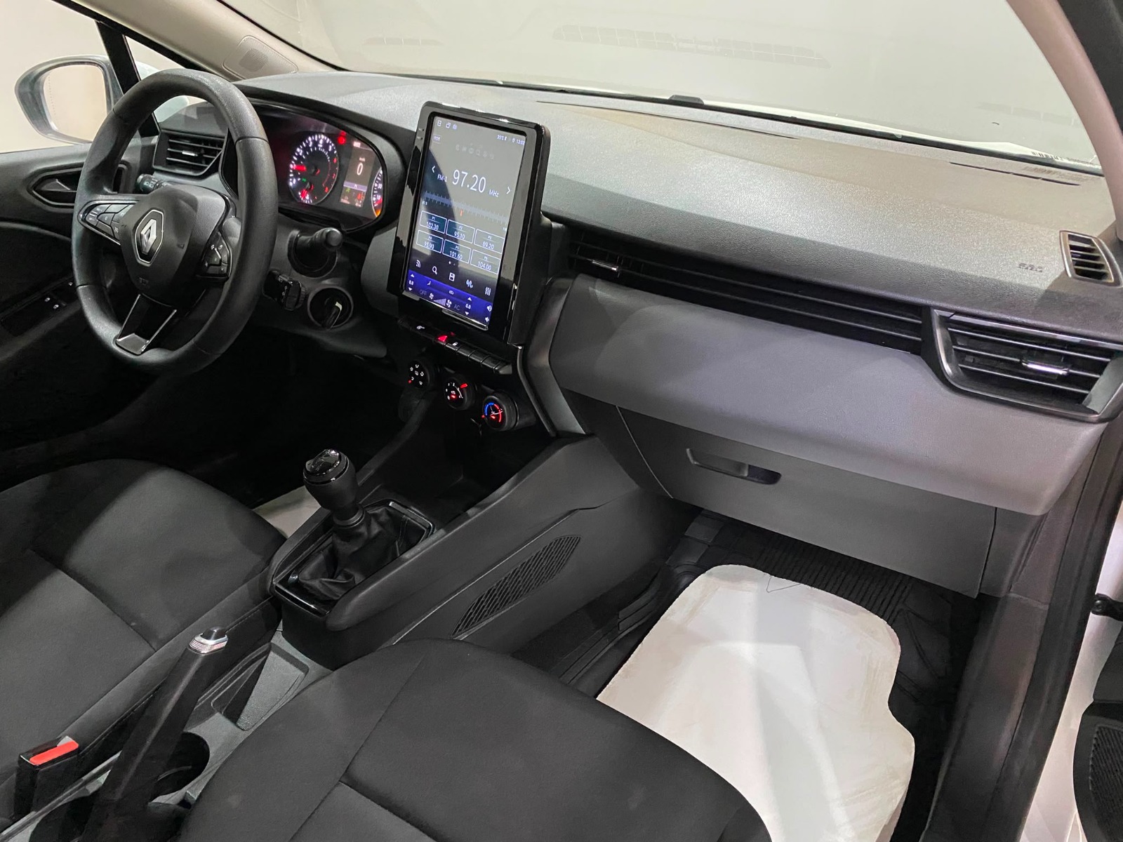 2022 Benzin Manuel Renault Clio Beyaz Gürel Tasarım Aksesuar Otomotiv San. Tic. Ltd. Şti.