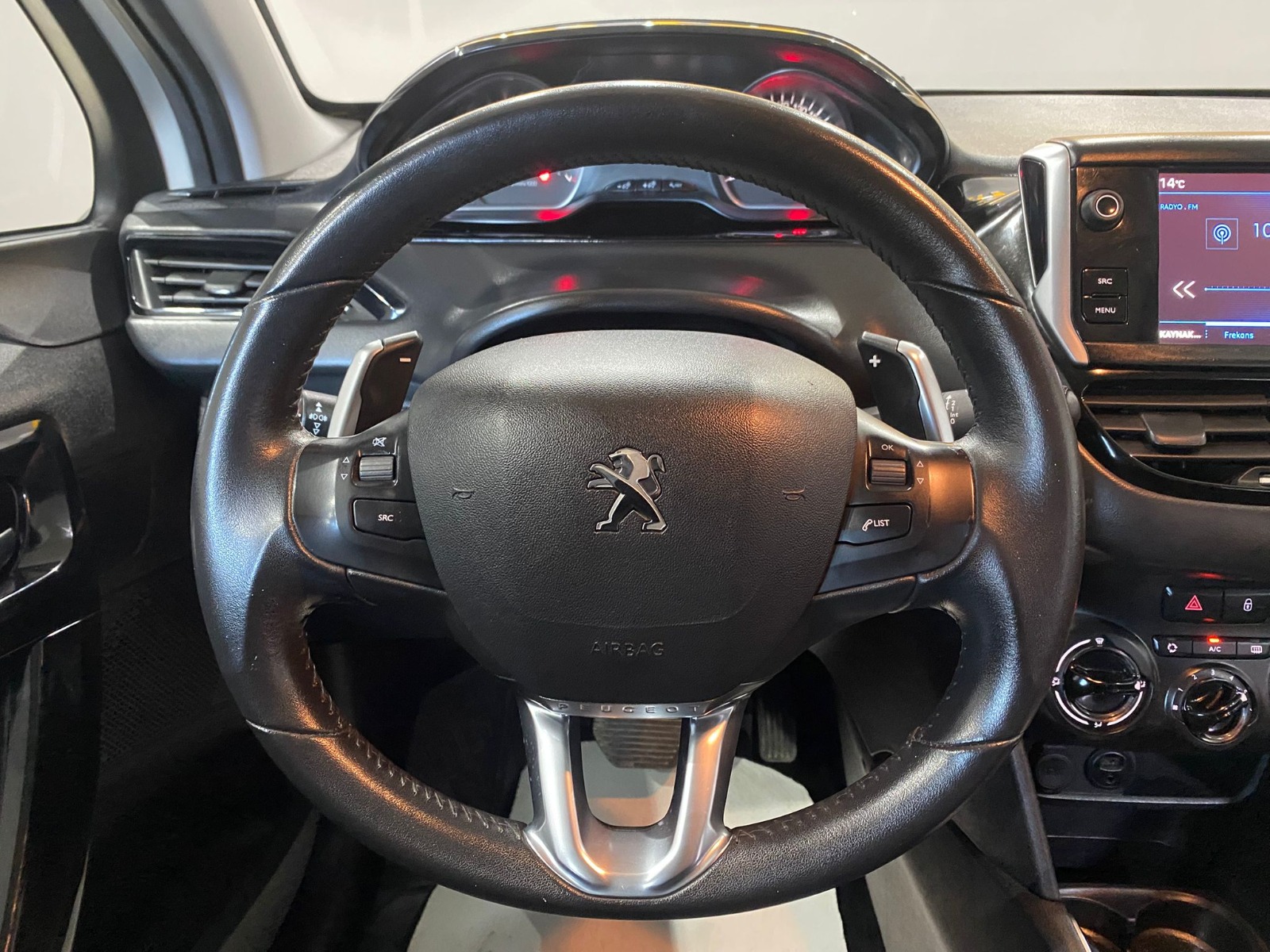 2017 Benzin Otomatik Peugeot 208 Beyaz Gürel Tasarım Aksesuar Otomotiv San. Tic. Ltd. Şti.