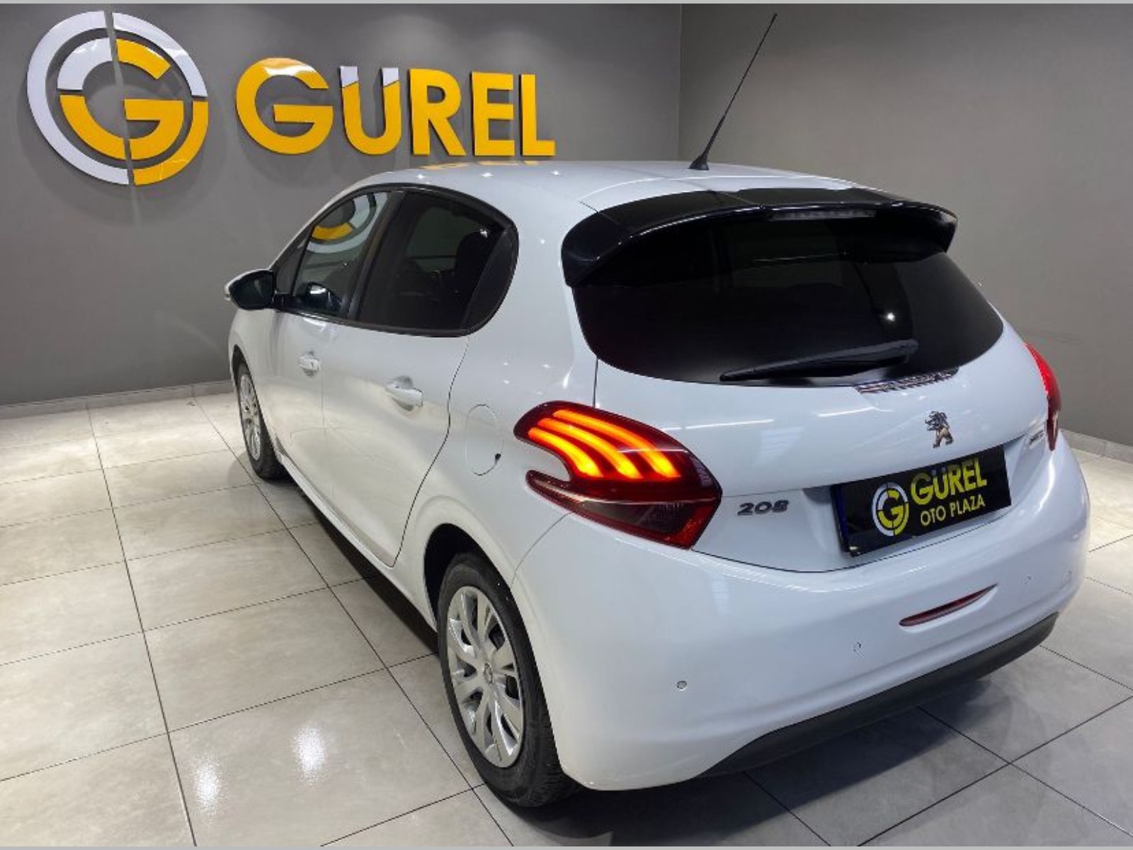 2017 Benzin Otomatik Peugeot 208 Beyaz Gürel Tasarım Aksesuar Otomotiv San. Tic. Ltd. Şti.
