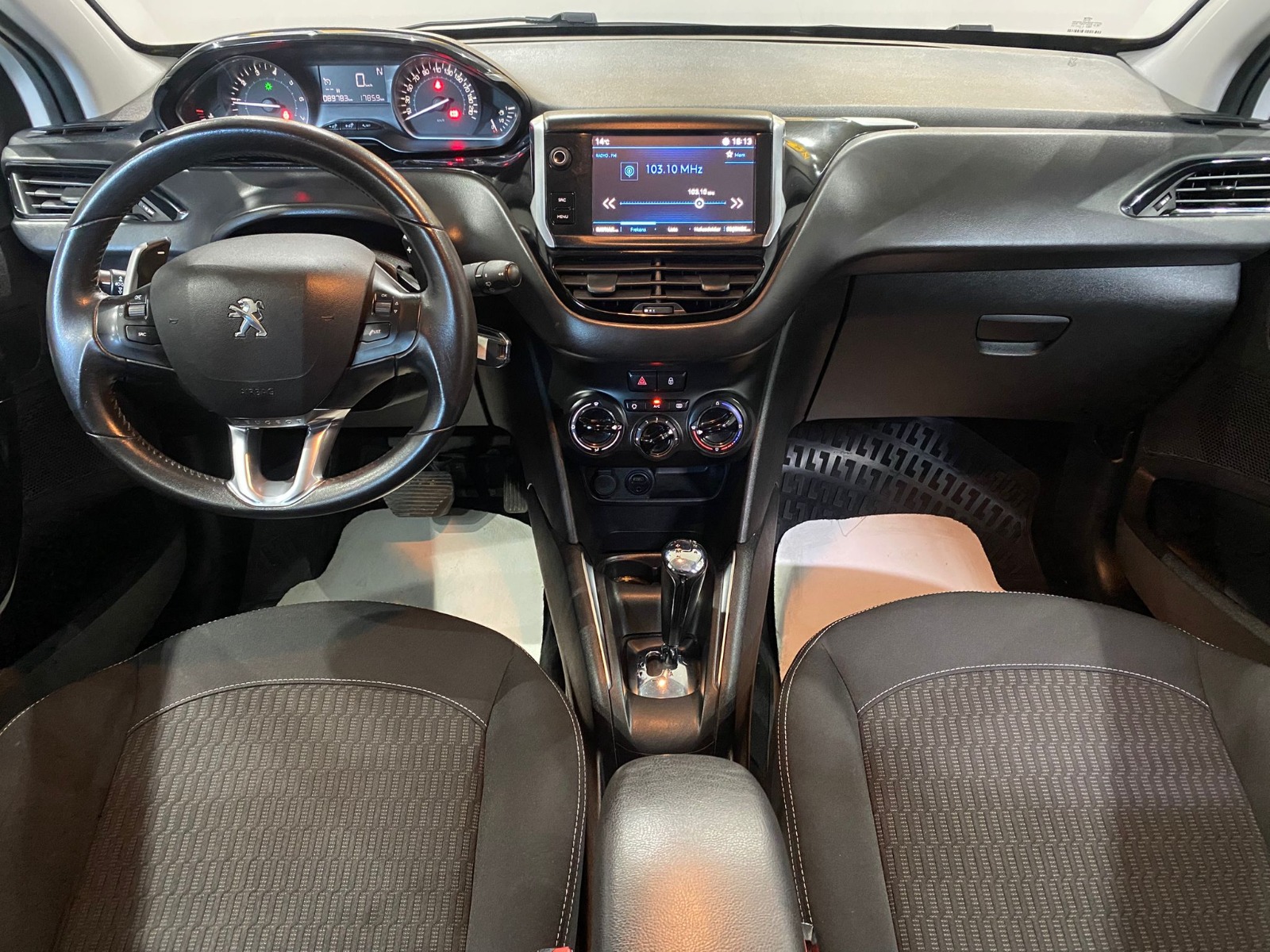 2017 Benzin Otomatik Peugeot 208 Beyaz Gürel Tasarım Aksesuar Otomotiv San. Tic. Ltd. Şti.