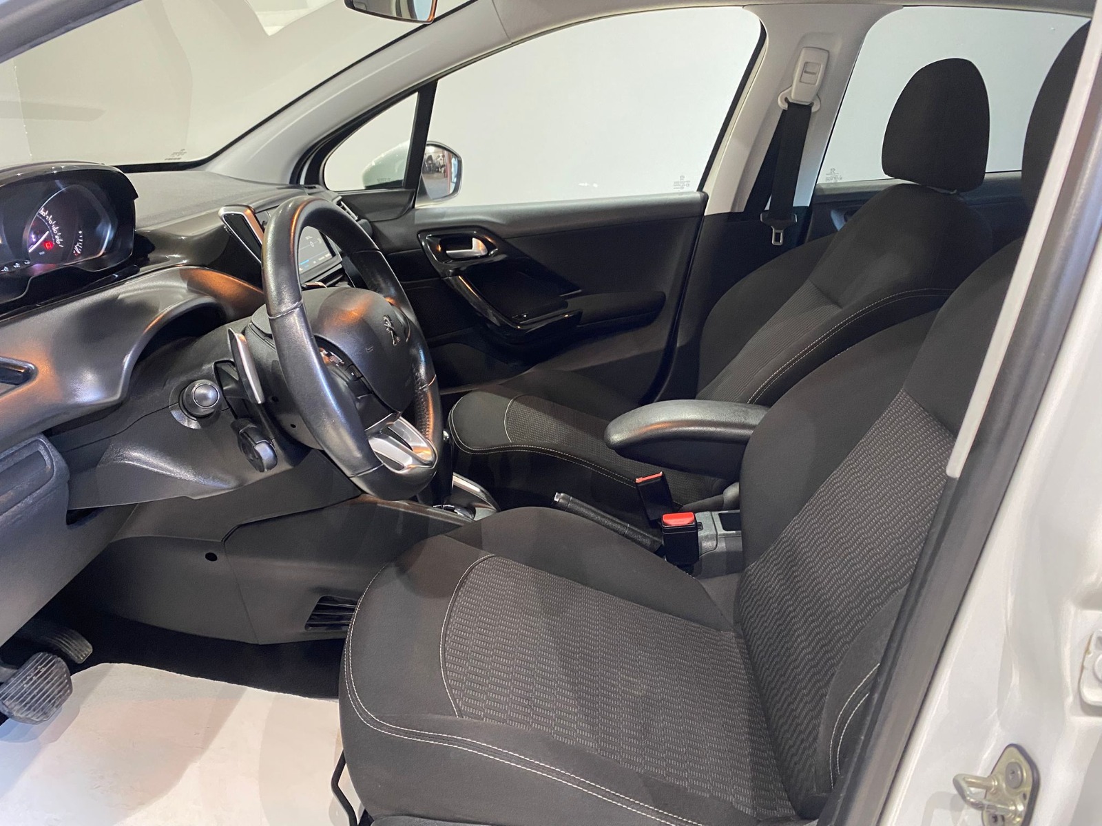 2017 Benzin Otomatik Peugeot 208 Beyaz Gürel Tasarım Aksesuar Otomotiv San. Tic. Ltd. Şti.