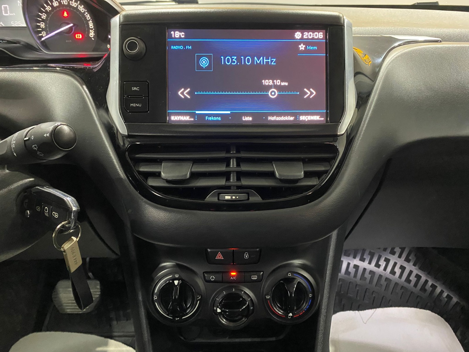 2017 Benzin Otomatik Peugeot 208 Beyaz Gürel Tasarım Aksesuar Otomotiv San. Tic. Ltd. Şti.