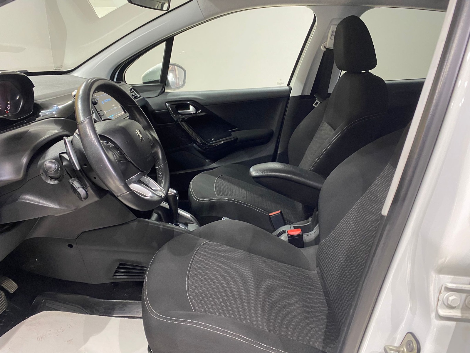 2017 Benzin Otomatik Peugeot 208 Beyaz Gürel Tasarım Aksesuar Otomotiv San. Tic. Ltd. Şti.