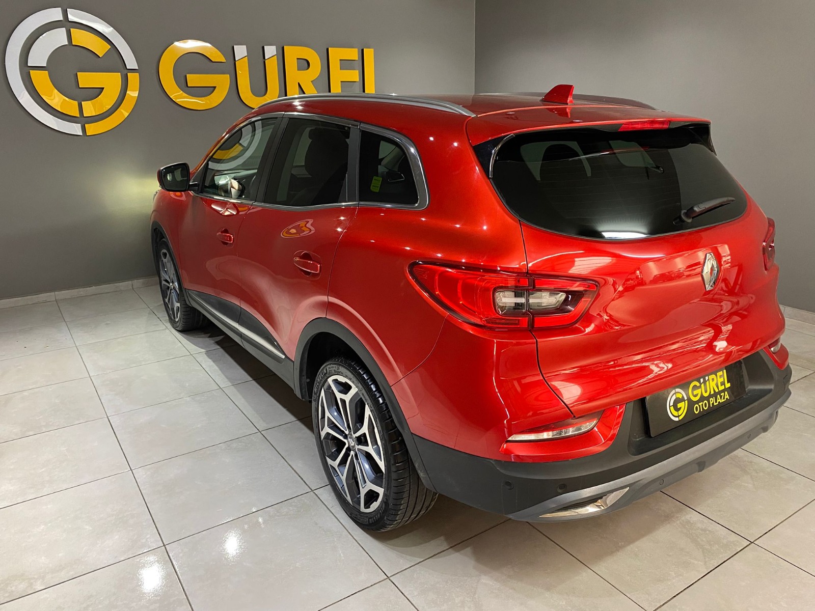 2022 Benzin Otomatik Renault Kadjar Kırmızı Gürel Tasarım Aksesuar Otomotiv San. Tic. Ltd. Şti.