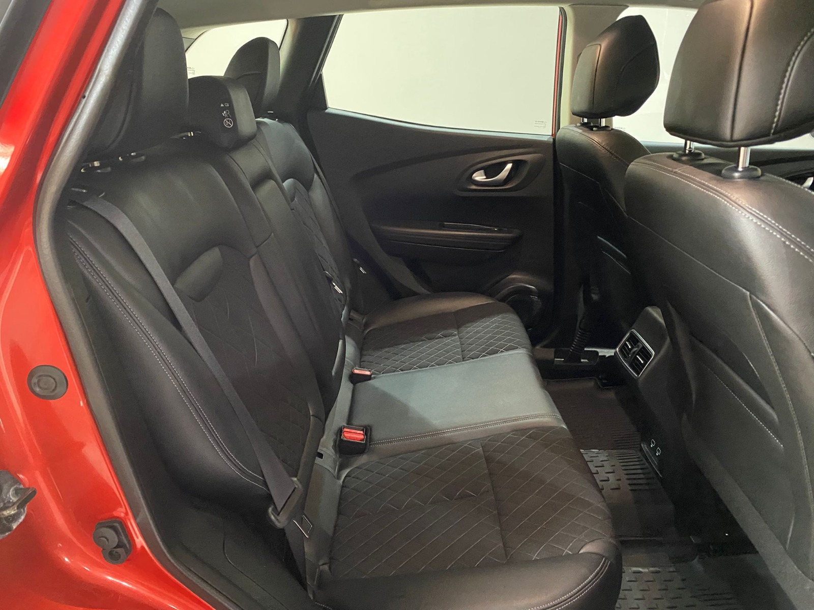 2022 Benzin Otomatik Renault Kadjar Kırmızı Gürel Tasarım Aksesuar Otomotiv San. Tic. Ltd. Şti.