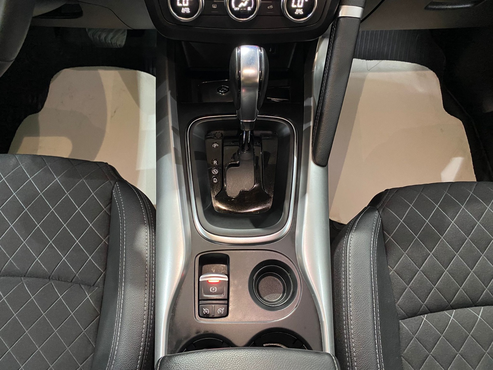 2022 Benzin Otomatik Renault Kadjar Kırmızı Gürel Tasarım Aksesuar Otomotiv San. Tic. Ltd. Şti.