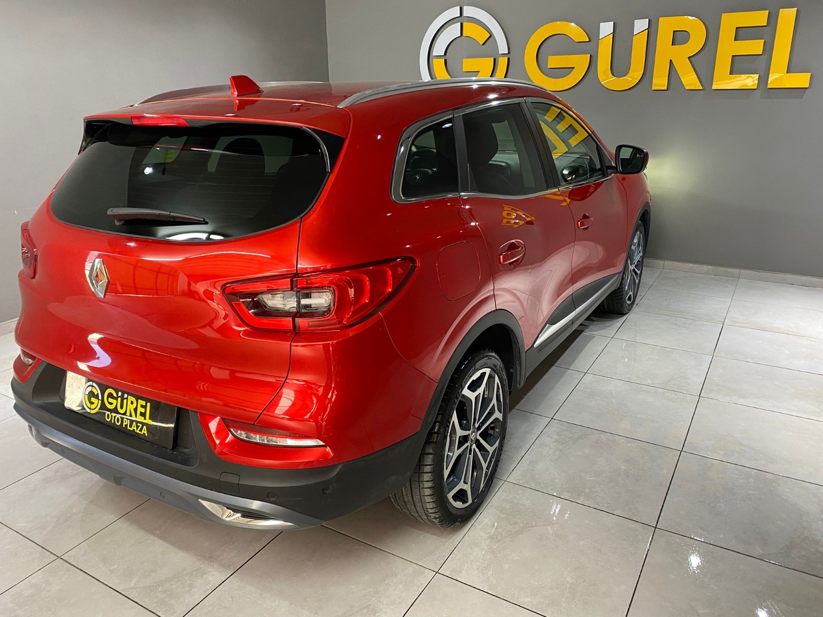 2022 Benzin Otomatik Renault Kadjar Kırmızı Gürel Tasarım Aksesuar Otomotiv San. Tic. Ltd. Şti.