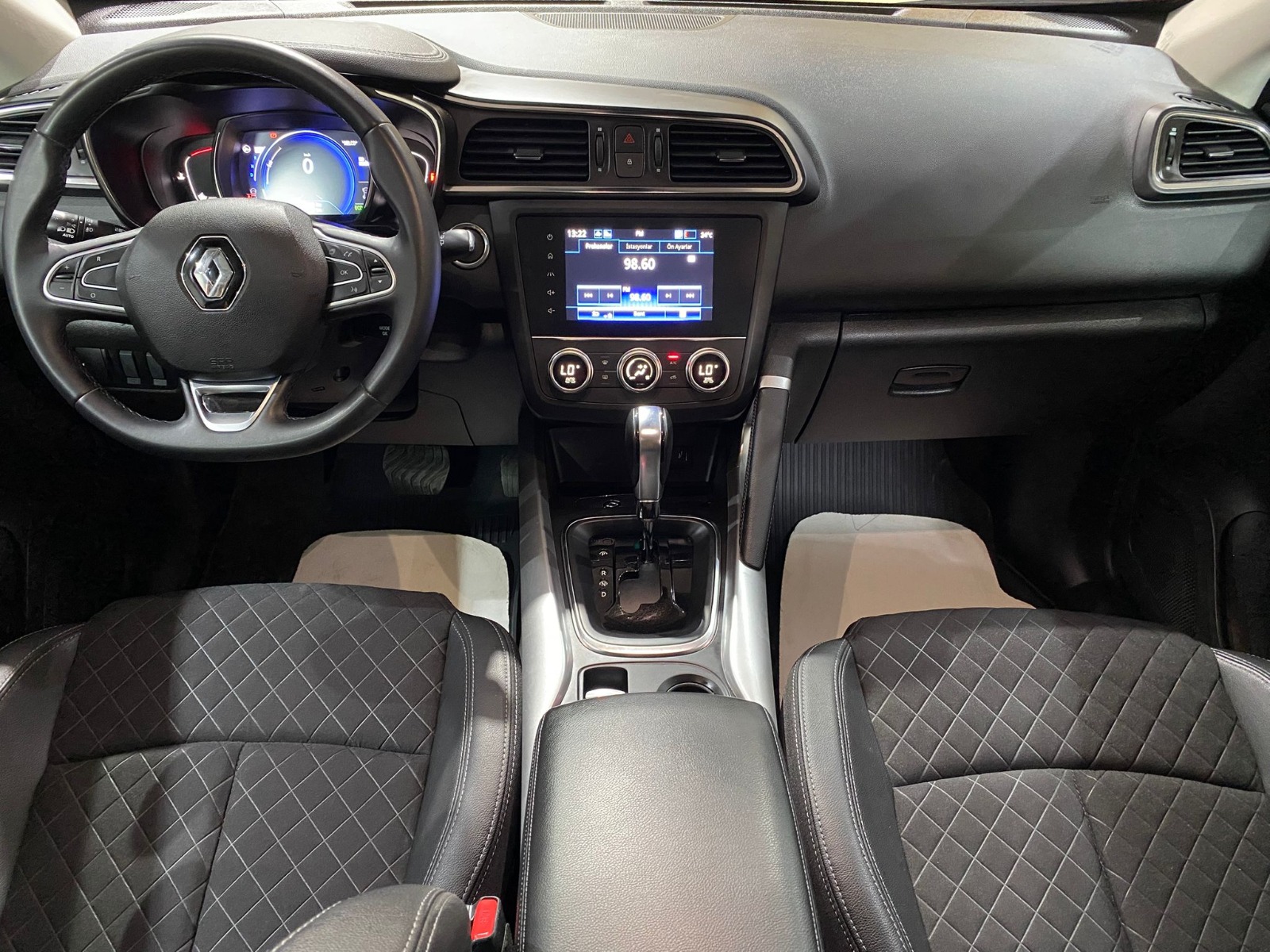 2022 Benzin Otomatik Renault Kadjar Kırmızı Gürel Tasarım Aksesuar Otomotiv San. Tic. Ltd. Şti.
