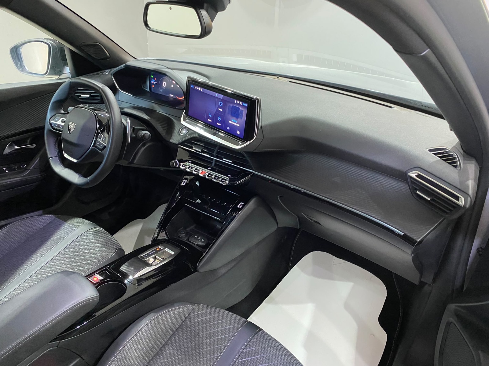 2025 Benzin Otomatik Peugeot 2008 Gri Gürel Tasarım Aksesuar Otomotiv San. Tic. Ltd. Şti.