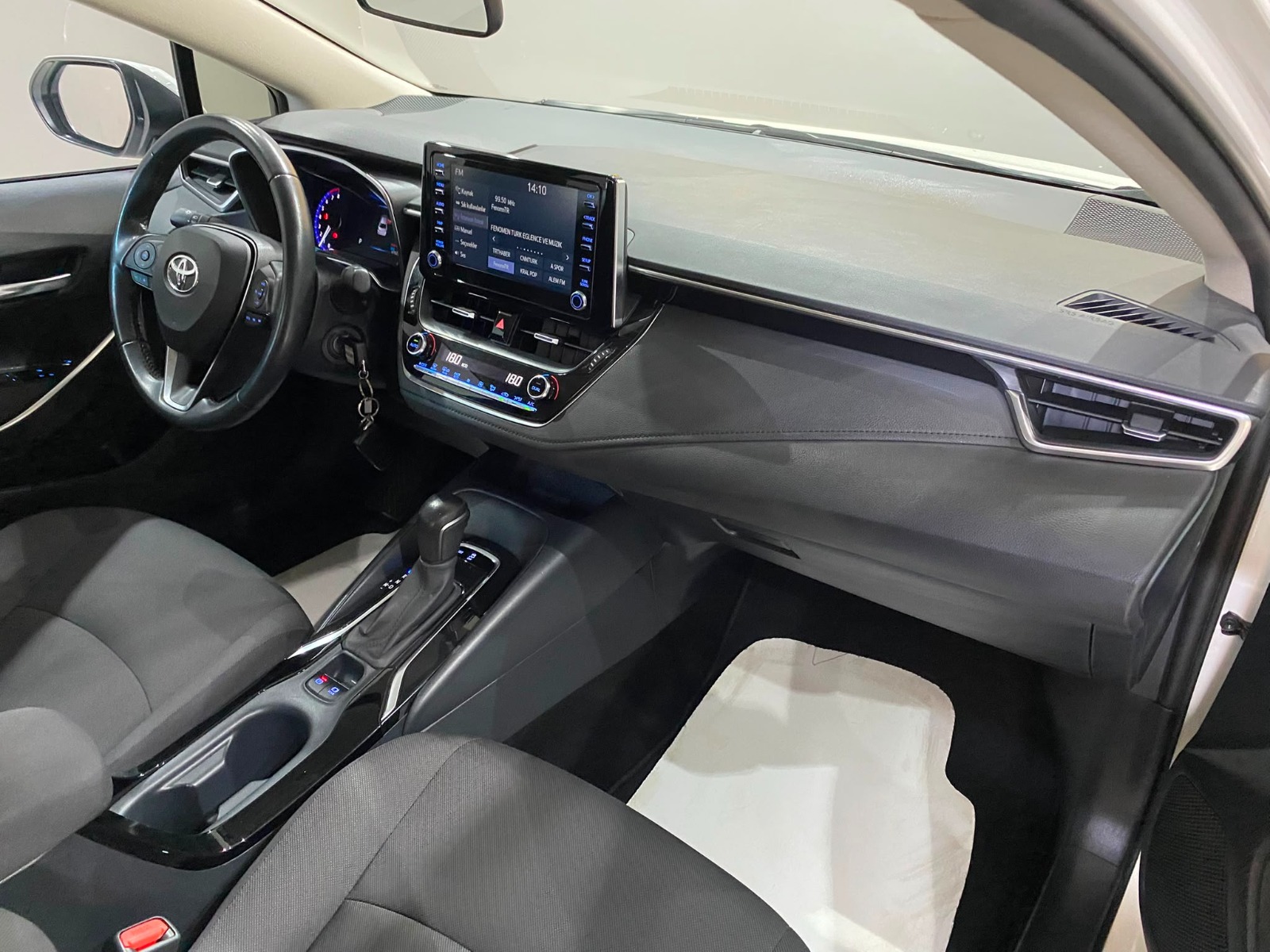 2022 Benzin Otomatik Toyota Corolla Beyaz Gürel Tasarım Aksesuar Otomotiv San. Tic. Ltd. Şti.