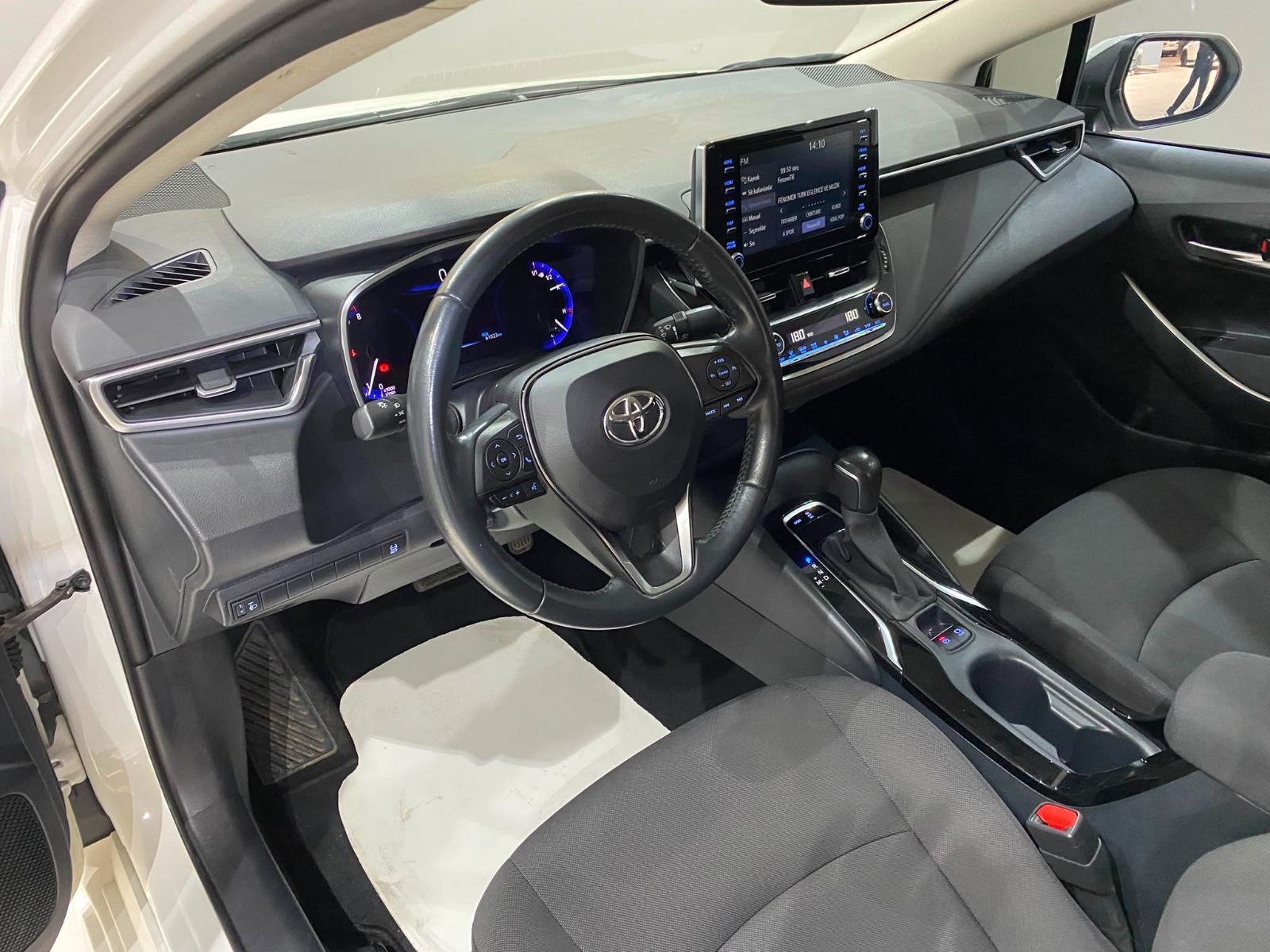 2022 Benzin Otomatik Toyota Corolla Beyaz Gürel Tasarım Aksesuar Otomotiv San. Tic. Ltd. Şti.