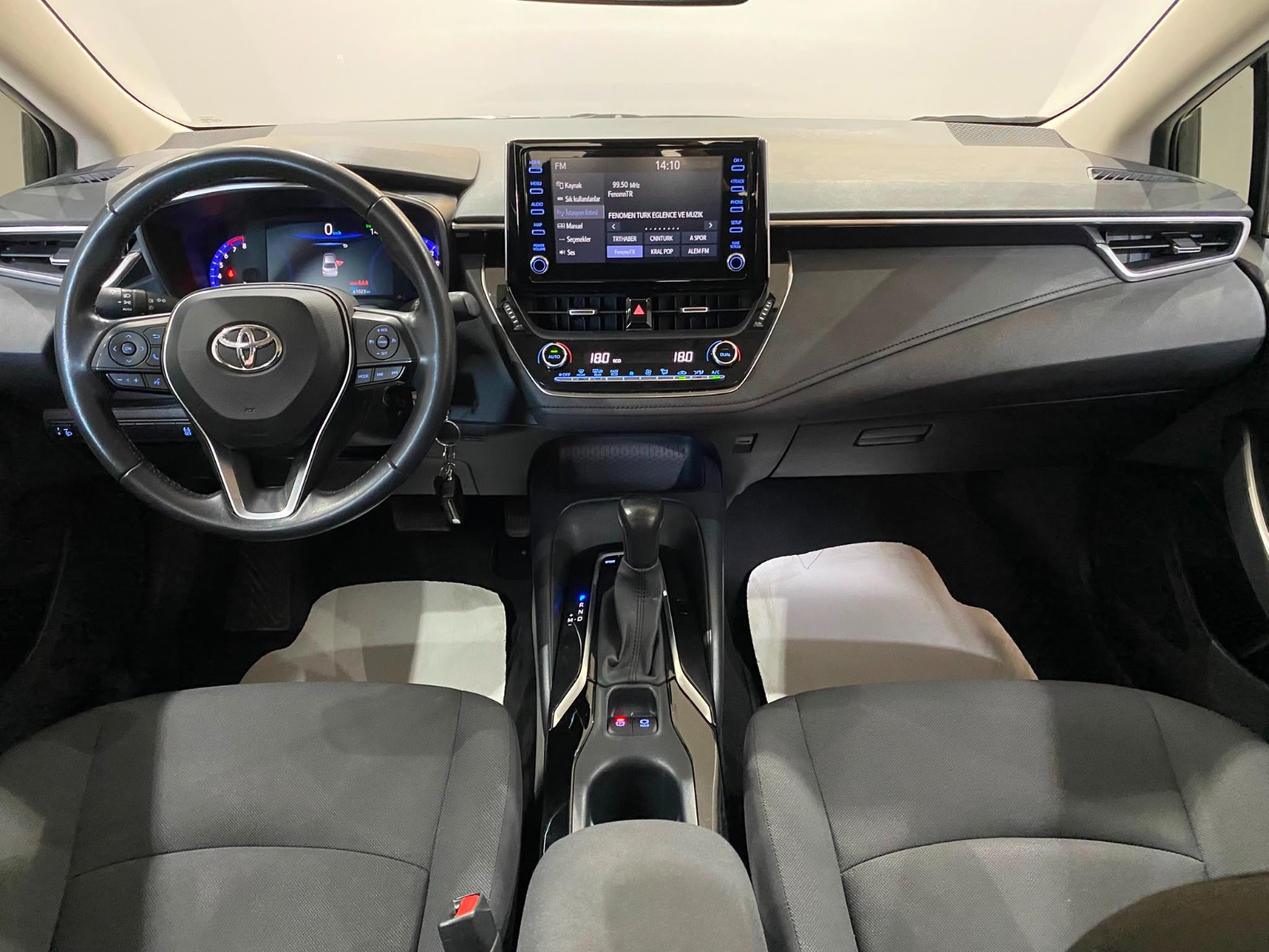 2022 Benzin Otomatik Toyota Corolla Beyaz Gürel Tasarım Aksesuar Otomotiv San. Tic. Ltd. Şti.