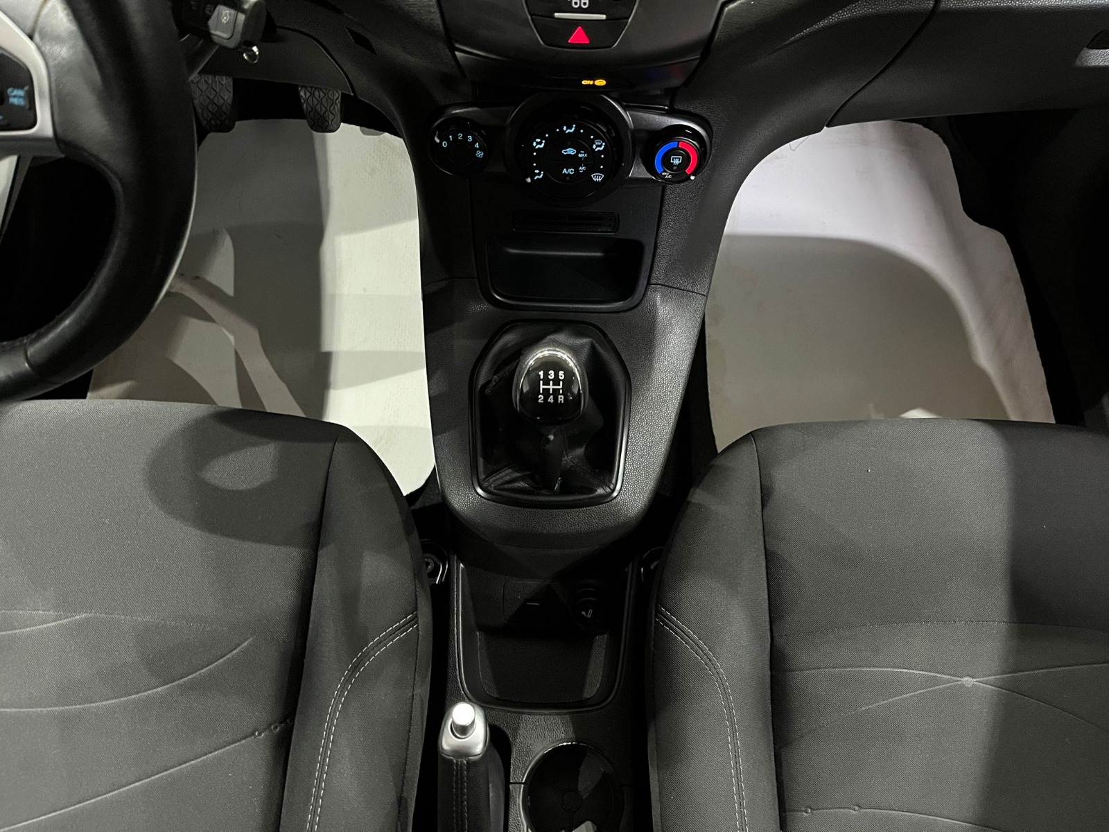 2017 Benzin + LPG Manuel Ford Fiesta Kırmızı Gürel Tasarım Aksesuar Otomotiv San. Tic. Ltd. Şti.