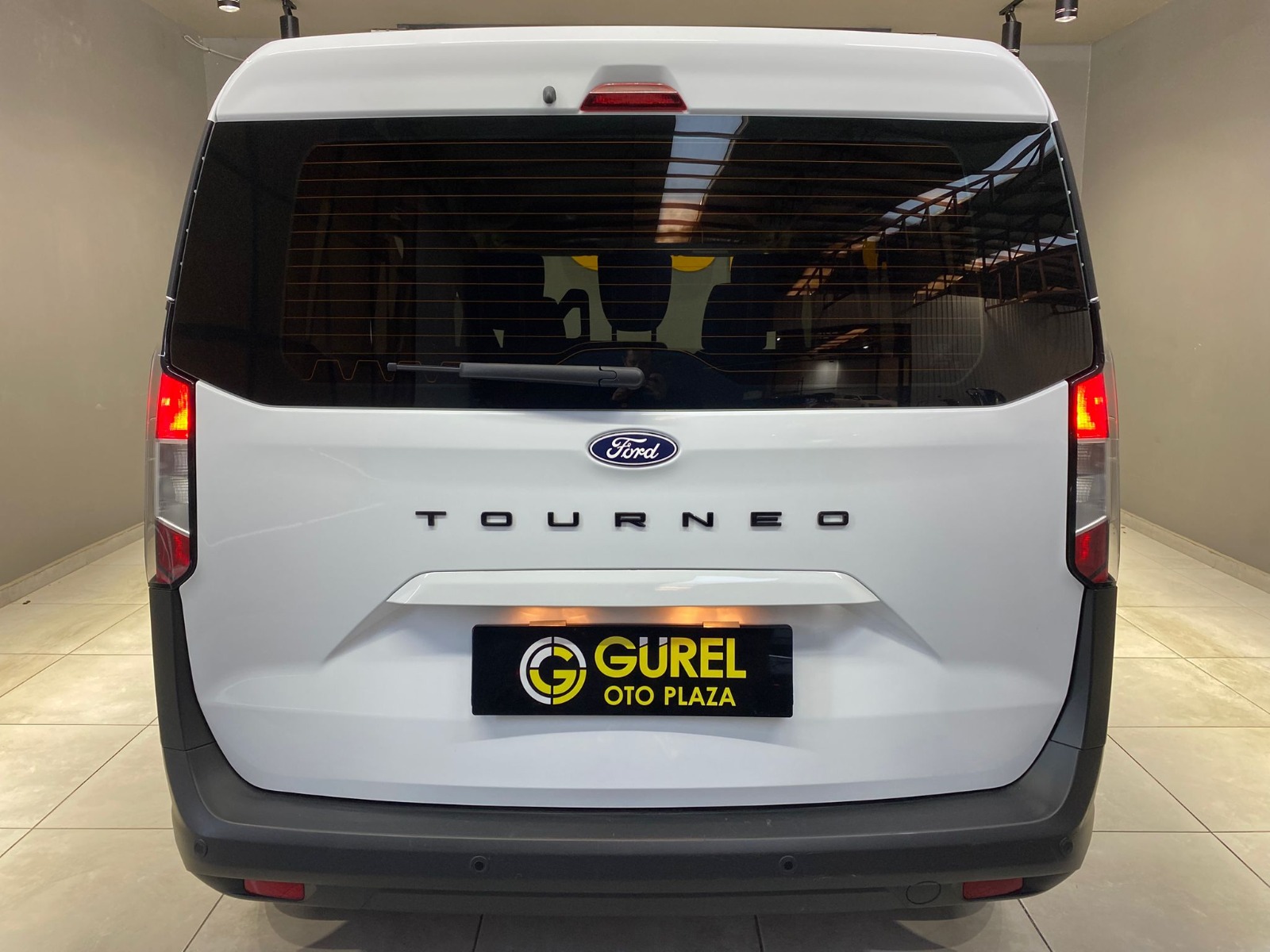 2024 Dizel Manuel Ford Tourneo Courier Beyaz Gürel Tasarım Aksesuar Otomotiv San. Tic. Ltd. Şti.