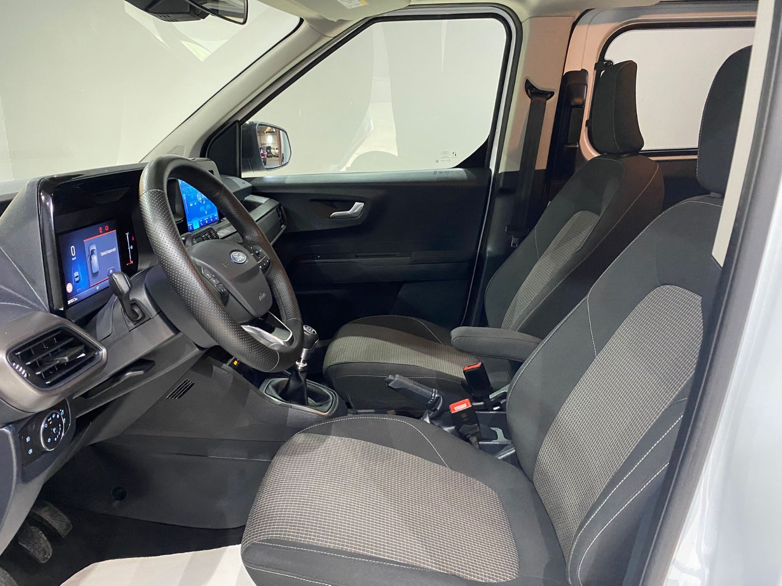 2024 Dizel Manuel Ford Tourneo Courier Beyaz Gürel Tasarım Aksesuar Otomotiv San. Tic. Ltd. Şti.