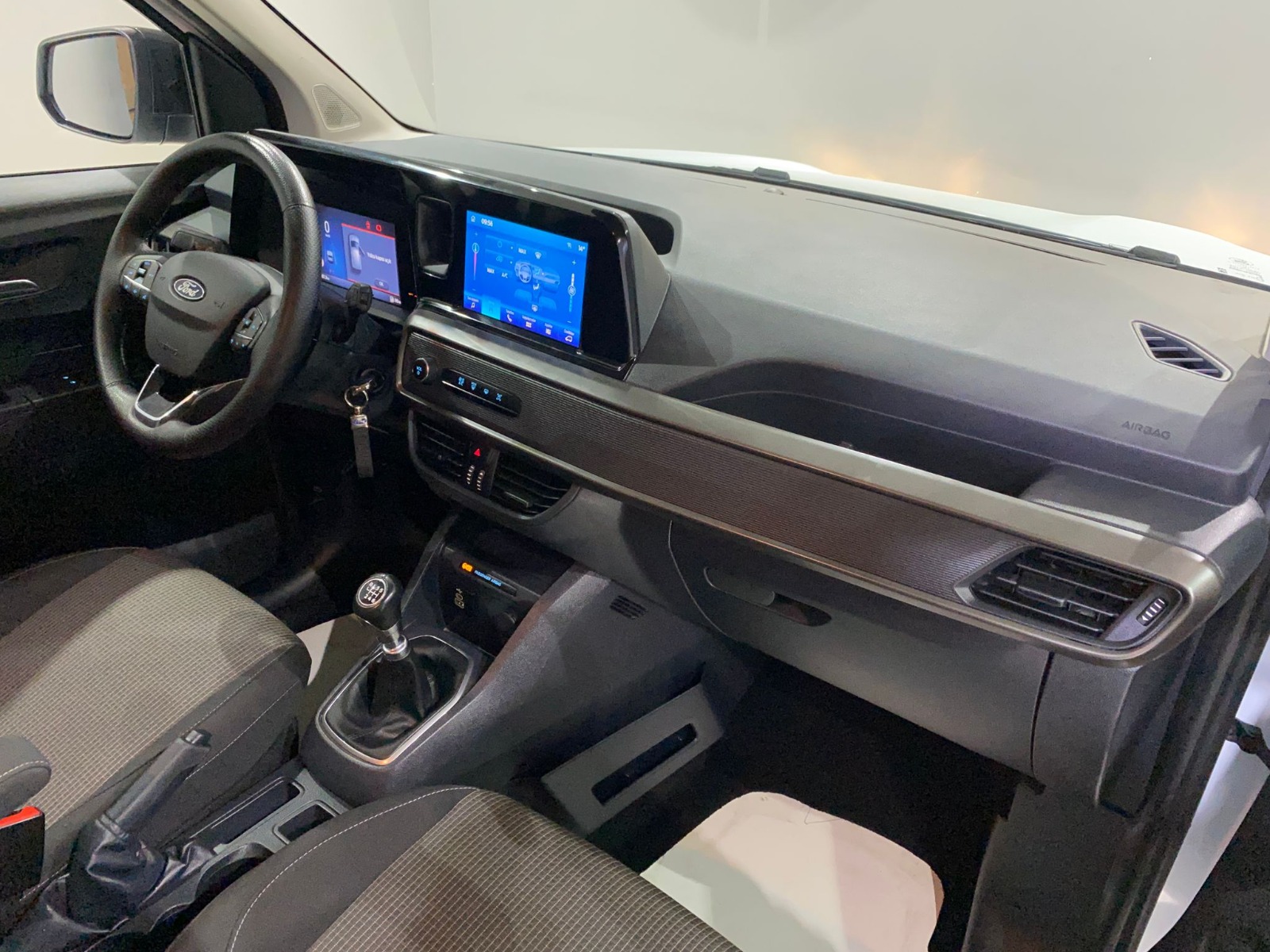 2024 Dizel Manuel Ford Tourneo Courier Beyaz Gürel Tasarım Aksesuar Otomotiv San. Tic. Ltd. Şti.