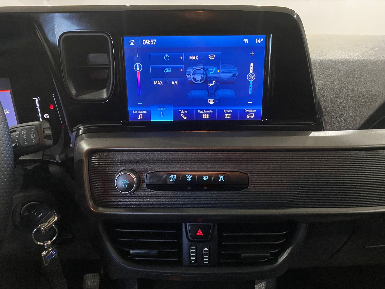 2024 Dizel Manuel Ford Tourneo Courier Beyaz Gürel Tasarım Aksesuar Otomotiv San. Tic. Ltd. Şti.