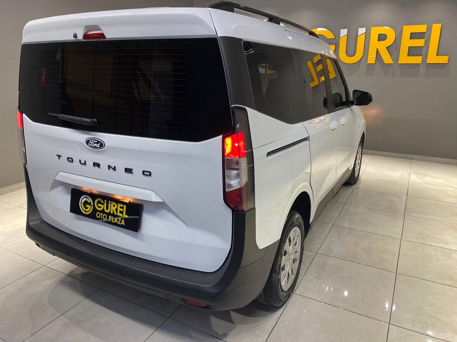 2024 Dizel Manuel Ford Tourneo Courier Beyaz Gürel Tasarım Aksesuar Otomotiv San. Tic. Ltd. Şti.