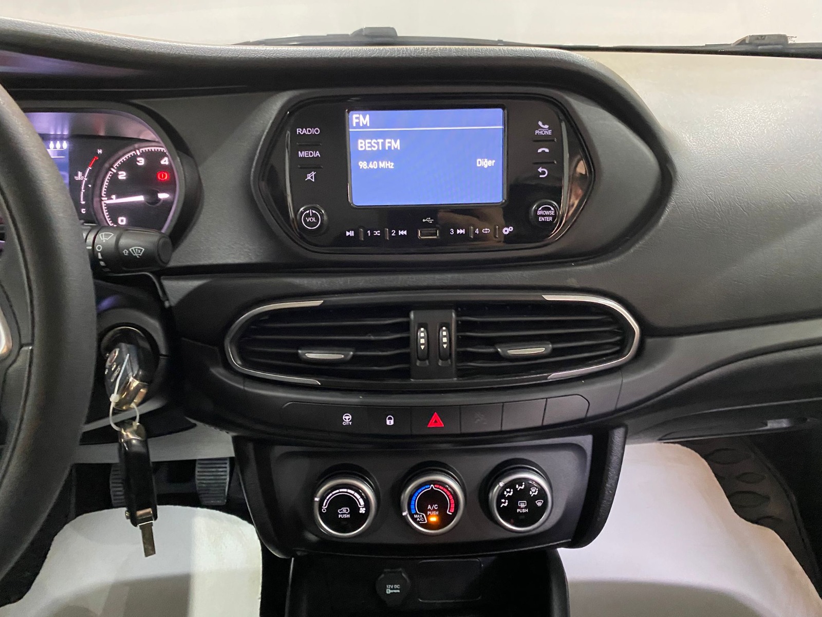 2023 Benzin Manuel Fiat Egea Cross Beyaz Gürel Tasarım Aksesuar Otomotiv San. Tic. Ltd. Şti.