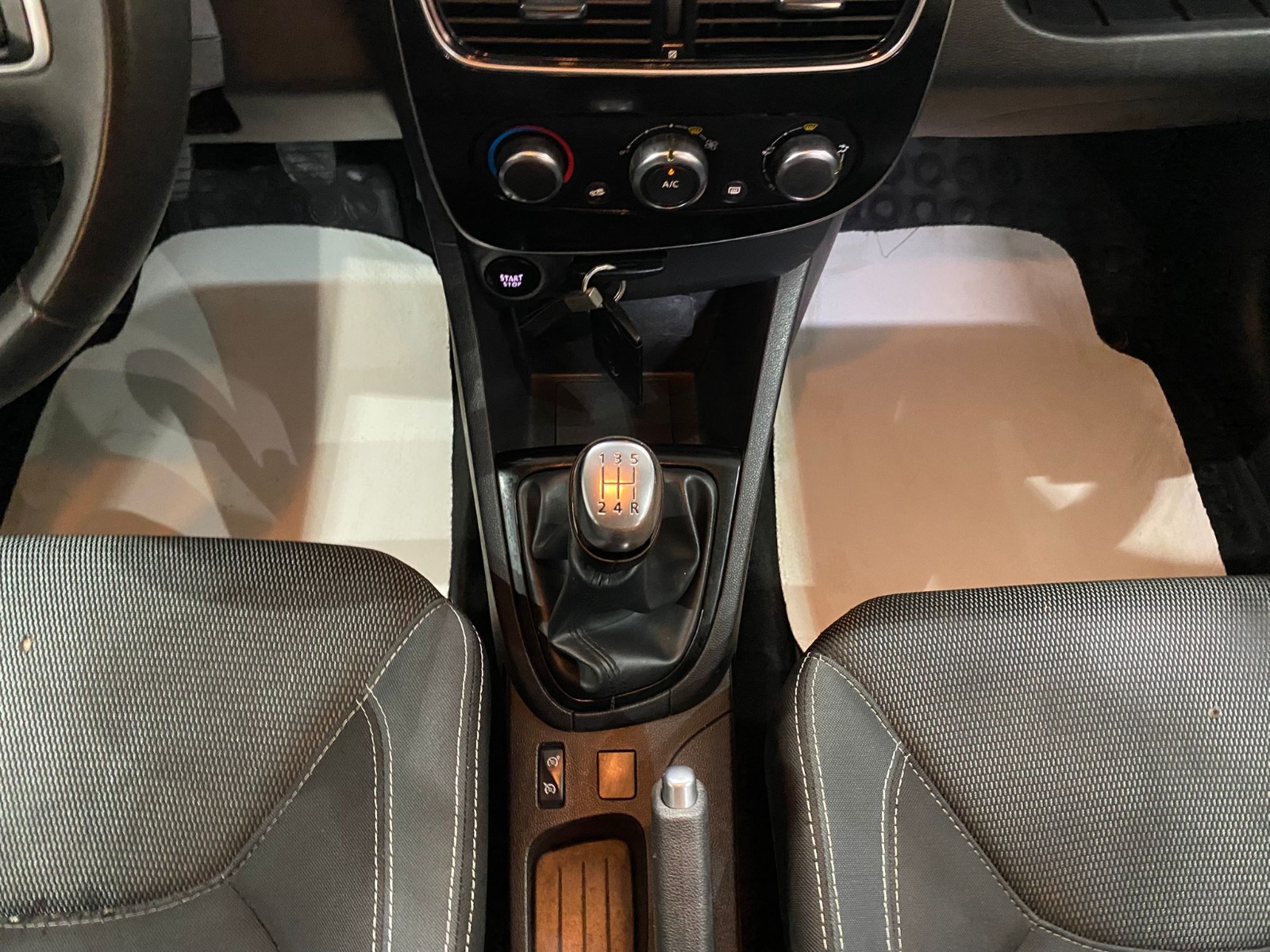 2018 Dizel Manuel Renault Clio Beyaz Gürel Tasarım Aksesuar Otomotiv San. Tic. Ltd. Şti.