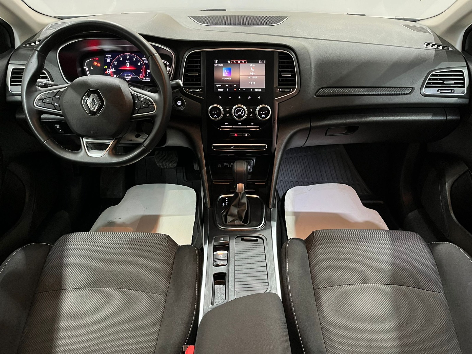 2024 Benzin Otomatik Renault Megane Gümüş Gri Gürel Tasarım Aksesuar Otomotiv San. Tic. Ltd. Şti.