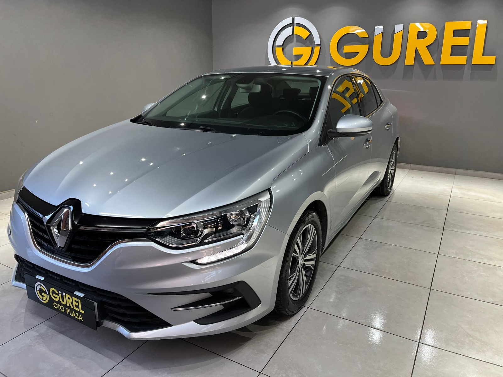 2024 Benzin Otomatik Renault Megane Gümüş Gri Gürel Tasarım Aksesuar Otomotiv San. Tic. Ltd. Şti.