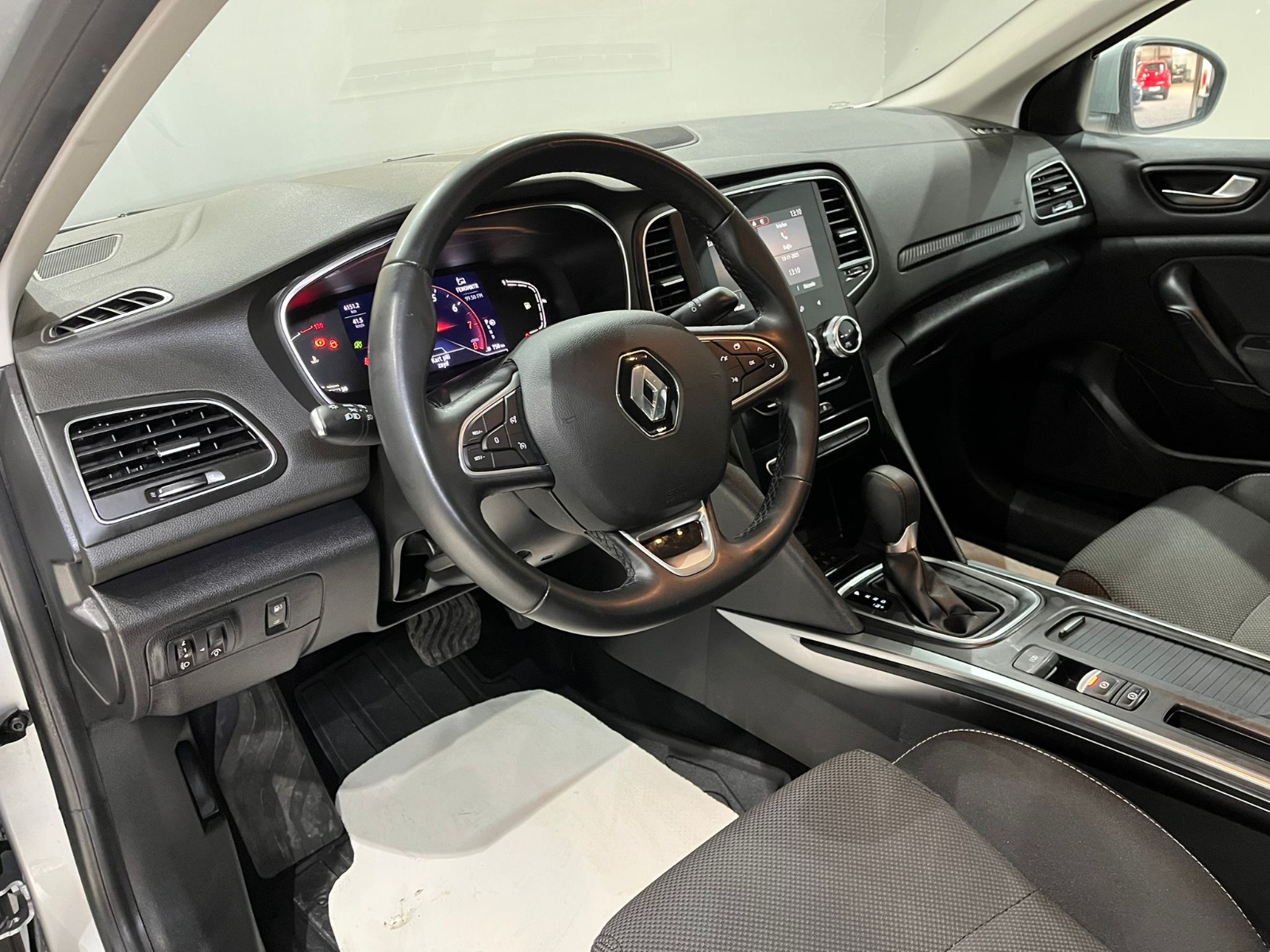 2024 Benzin Otomatik Renault Megane Gümüş Gri Gürel Tasarım Aksesuar Otomotiv San. Tic. Ltd. Şti.