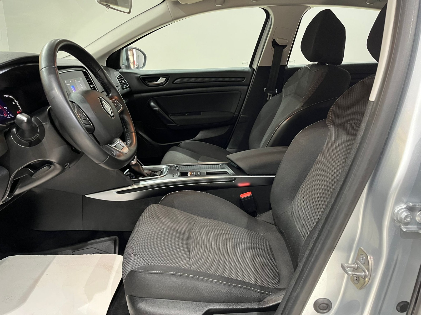 2024 Benzin Otomatik Renault Megane Gümüş Gri Gürel Tasarım Aksesuar Otomotiv San. Tic. Ltd. Şti.