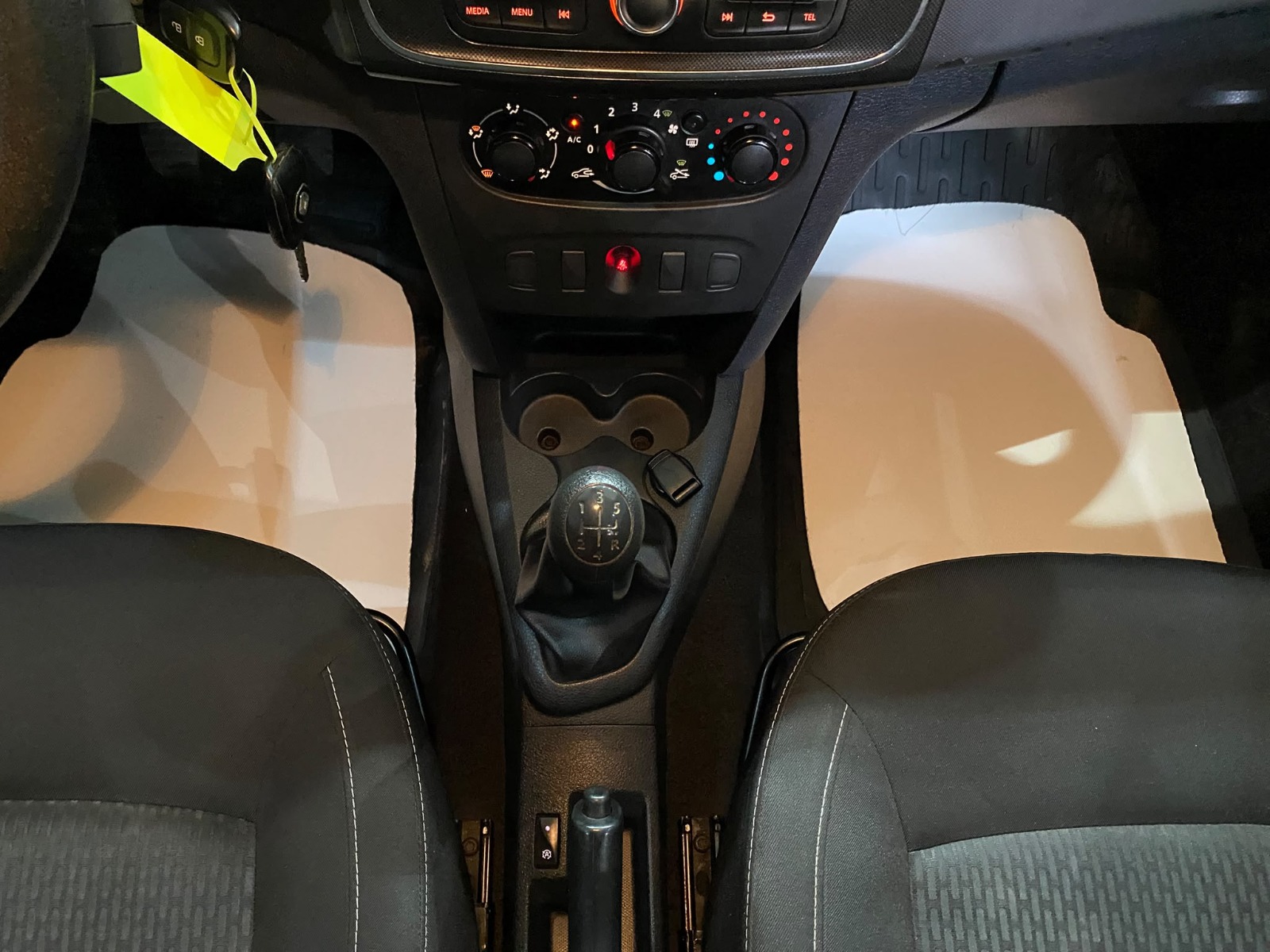 2019 Benzin Manuel Renault Symbol Beyaz Gürel Tasarım Aksesuar Otomotiv San. Tic. Ltd. Şti.