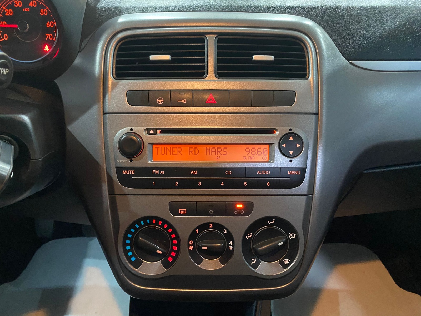 2014 Benzin Manuel Fiat Punto Beyaz Gürel Tasarım Aksesuar Otomotiv San. Tic. Ltd. Şti.