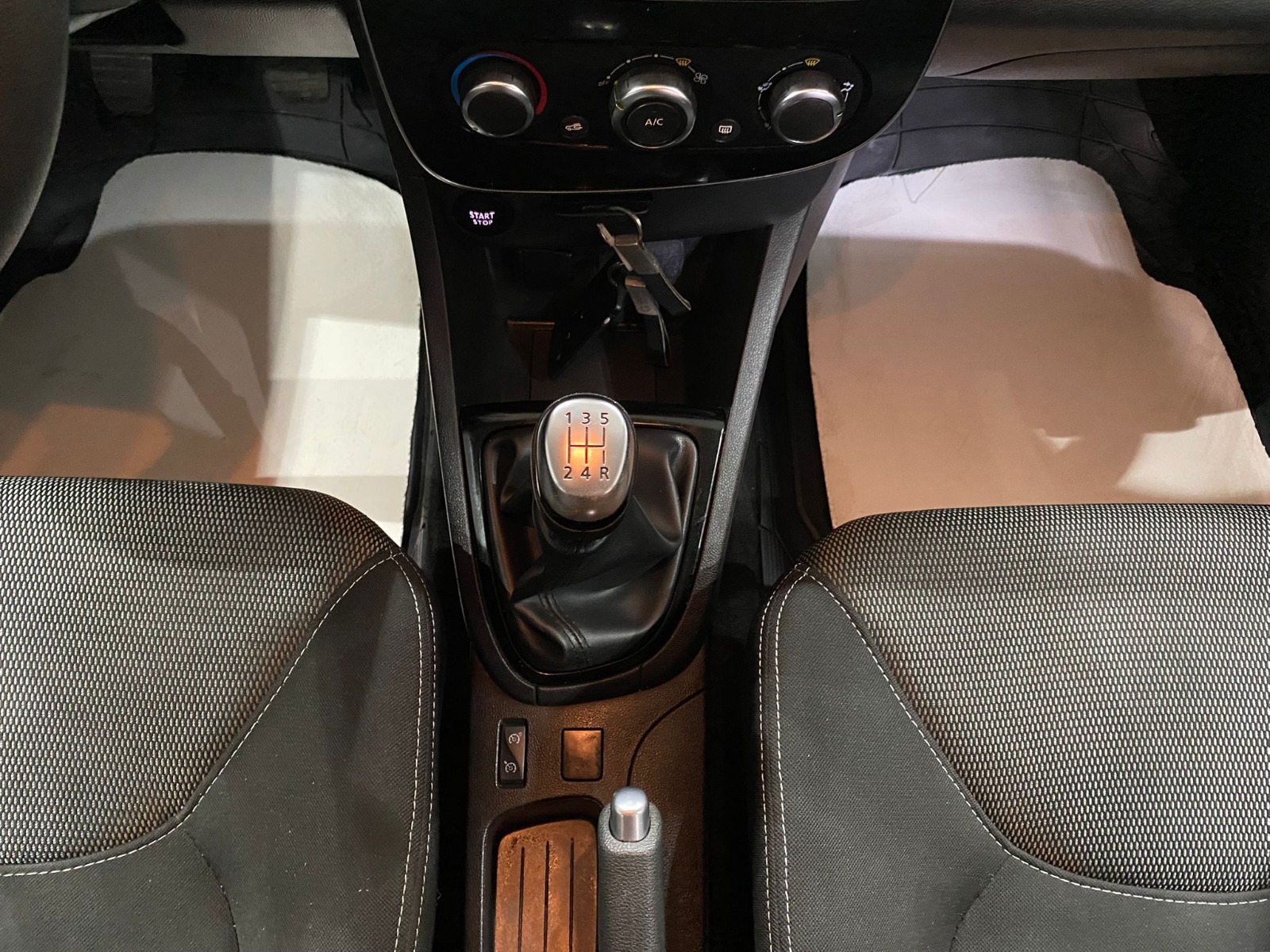 2020 Benzin Manuel Renault Clio Beyaz Gürel Tasarım Aksesuar Otomotiv San. Tic. Ltd. Şti.